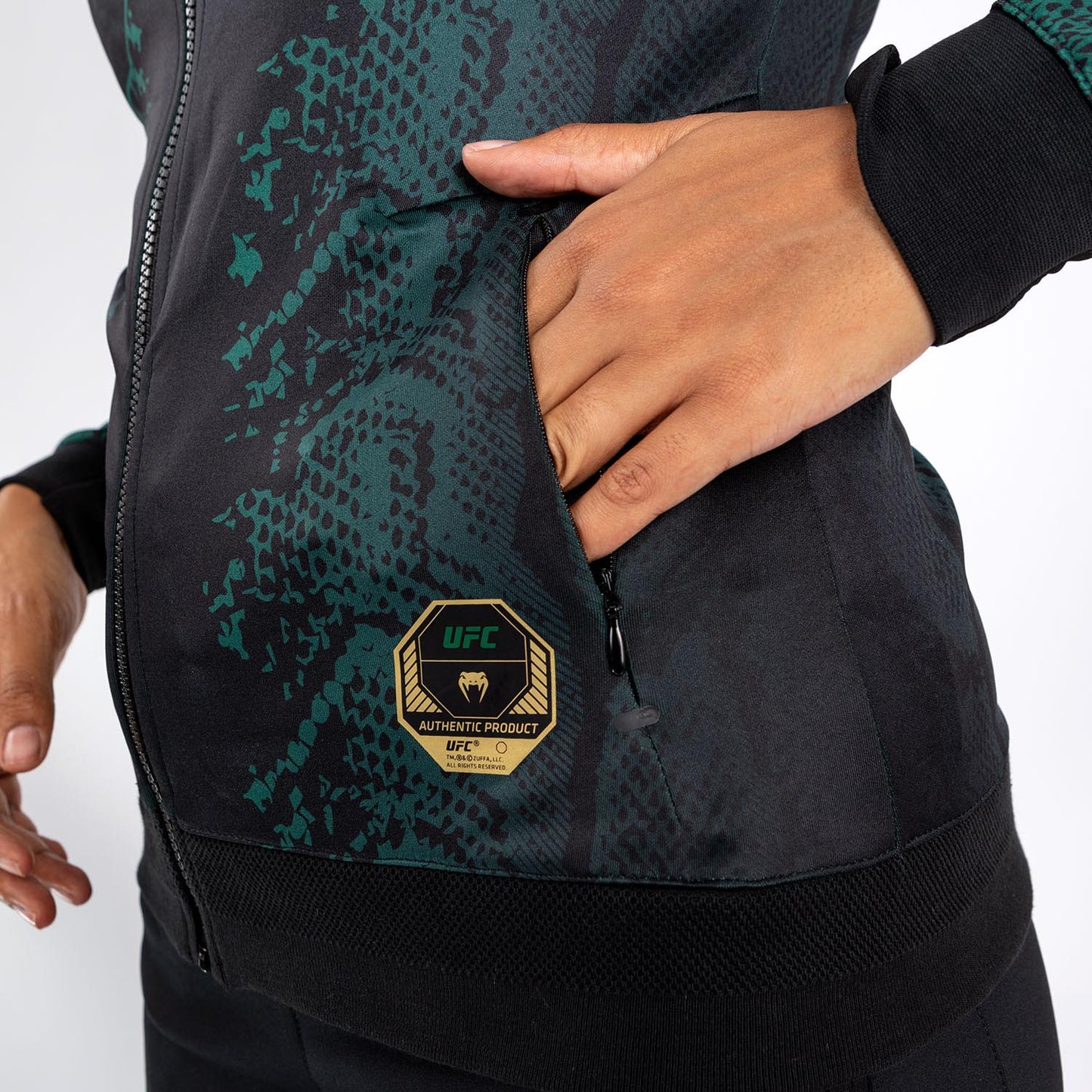 UFC Adrenaline by Venum Authentic Fight Night ウィメンズ・ウォークアウト・フーディ- Emerald Edition - グリーン/ブラック/ゴールド