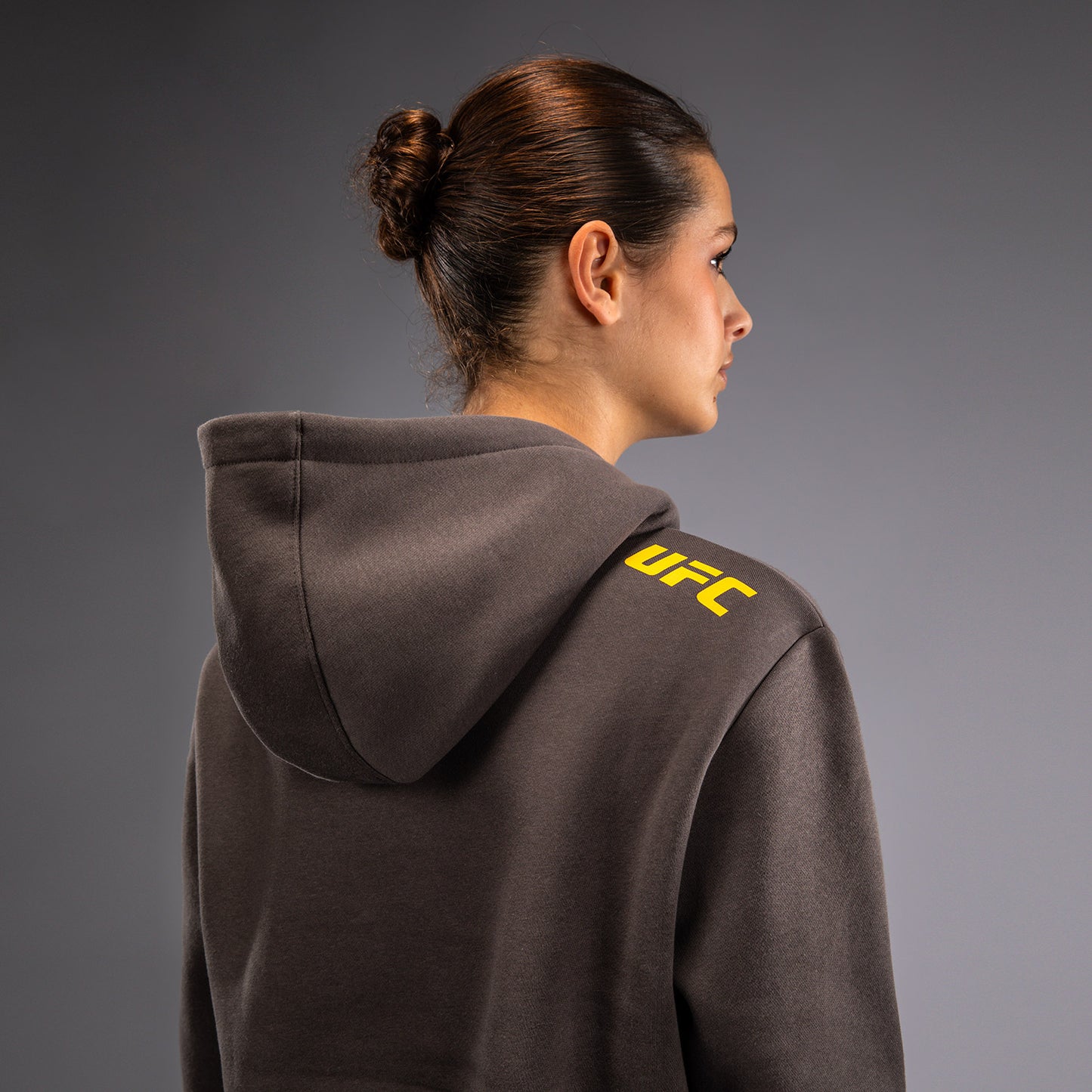 UFC Fusion by Venum Fight Week フード付きスウェットシャツ(女性用) - アーセンブラウン