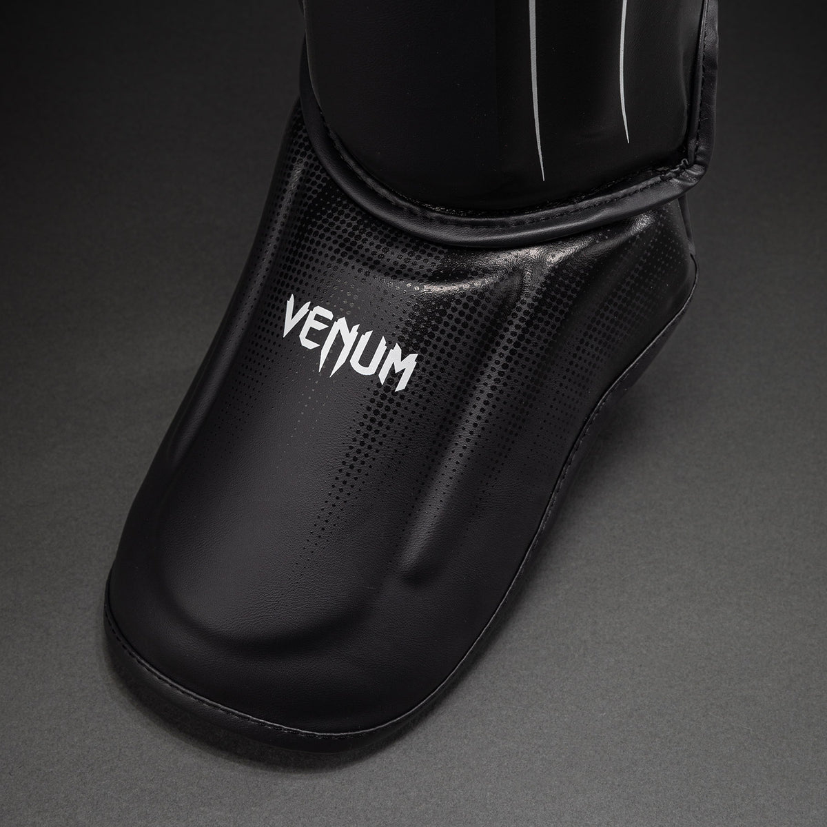 Venum Stealth シンガード – ブラック/ホワイト