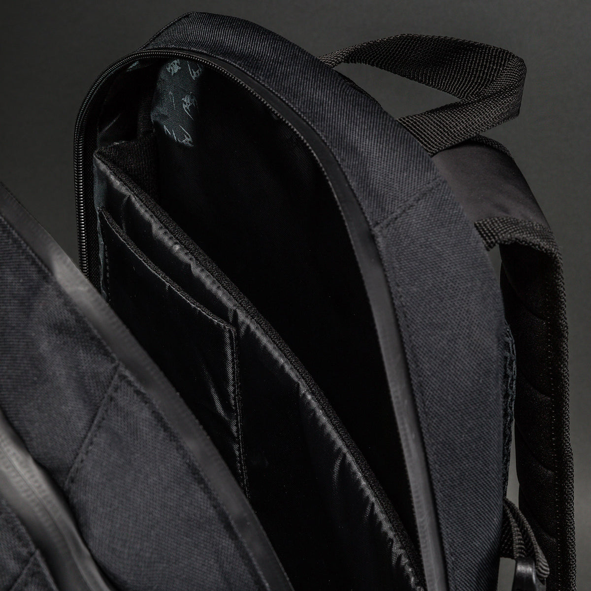 Venum Amazonia Reborn バックパック (15-25 L) - ブラック/グリーン
