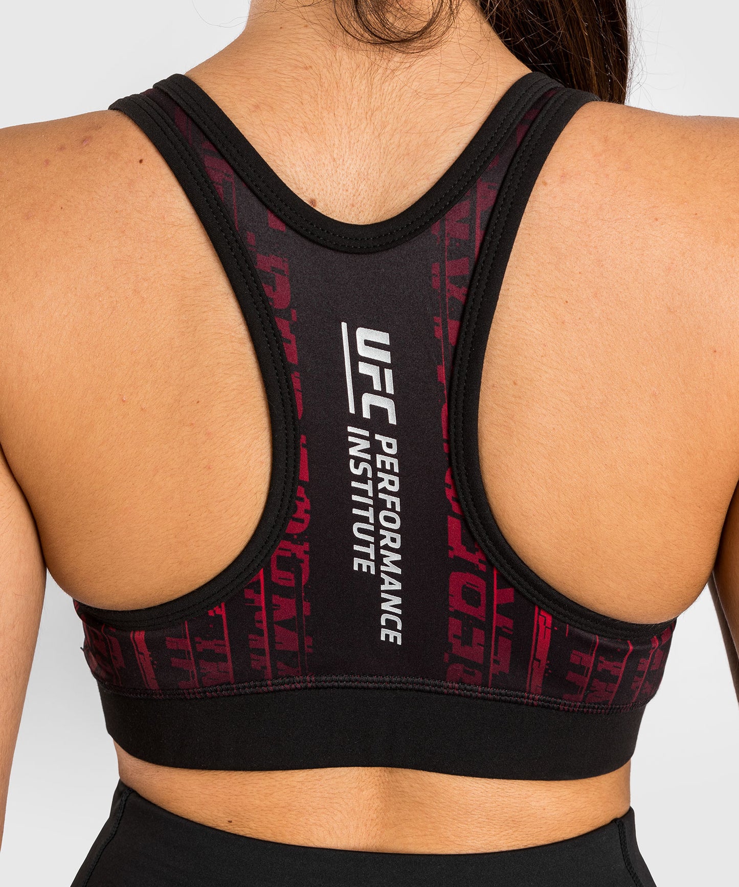 UFC Performance Institute 2.0 女性用スポーツブラ - ブラック/レッド