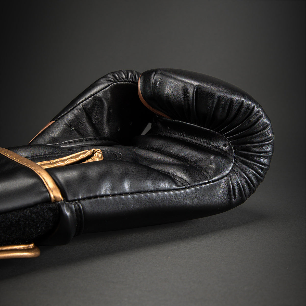 Venum Challenger 2.5 ボクシンググローブ - ブラック/カッパー