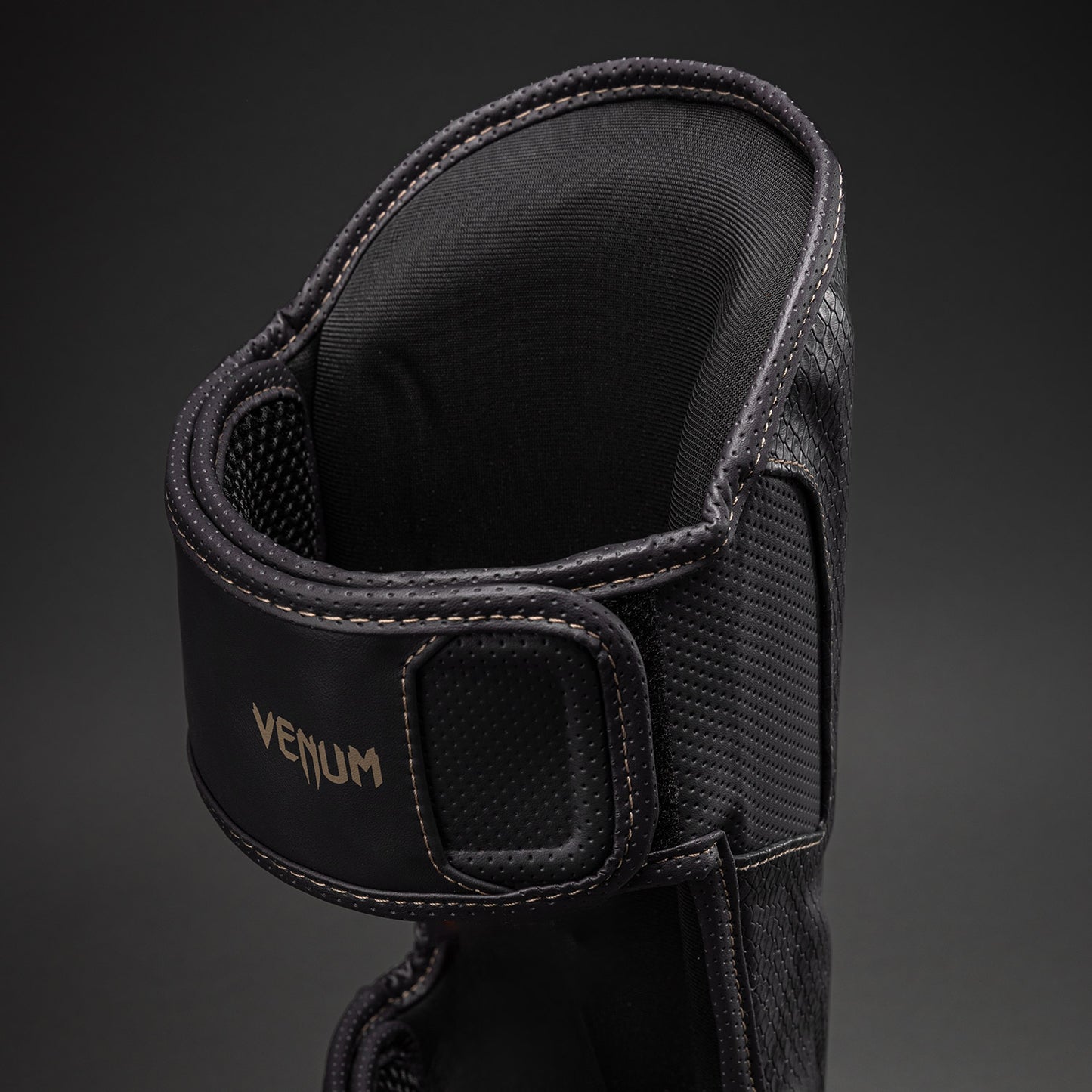 Venum Impact Evo Scales シンガード – ダークグレー