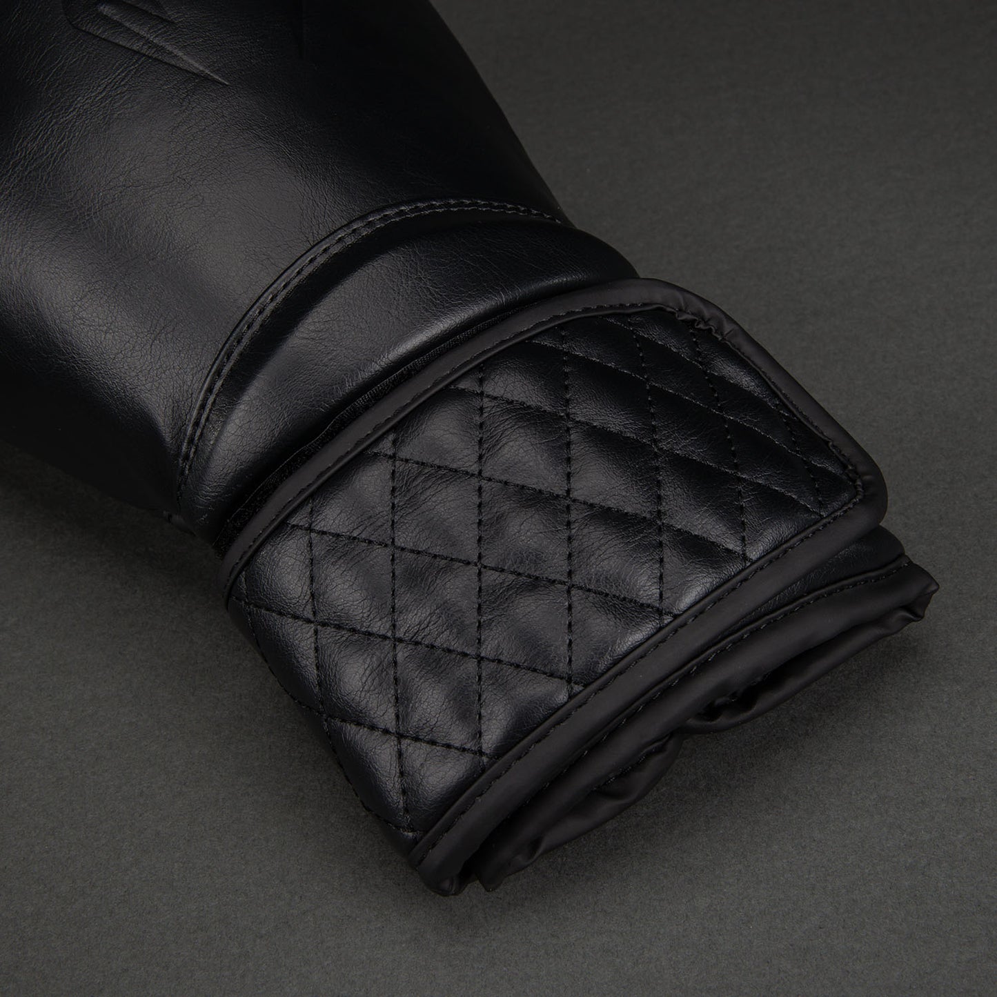 Venum Impact Classic ボクシンググローブ - ブラック