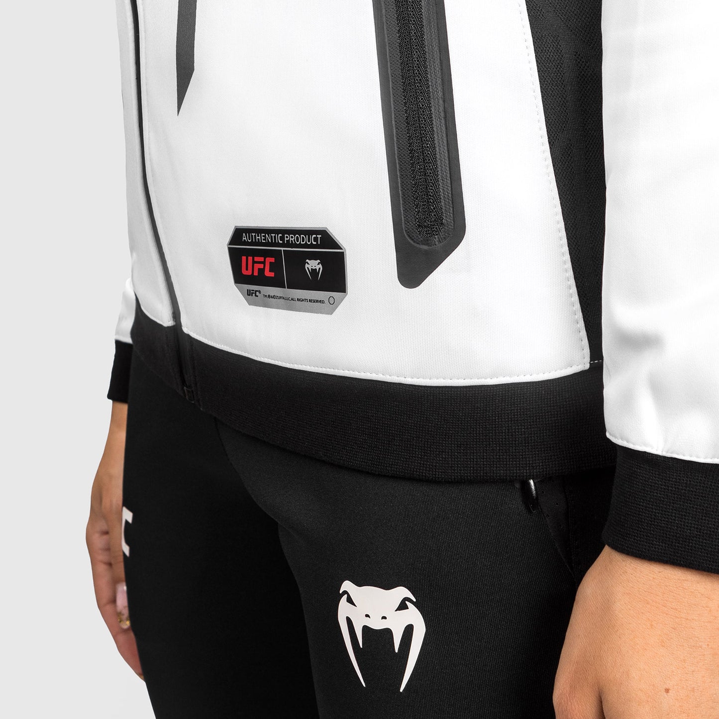 UFC Venum Authentic Fight Night 2.0 Women's Walkout Hoodie - ホワイト