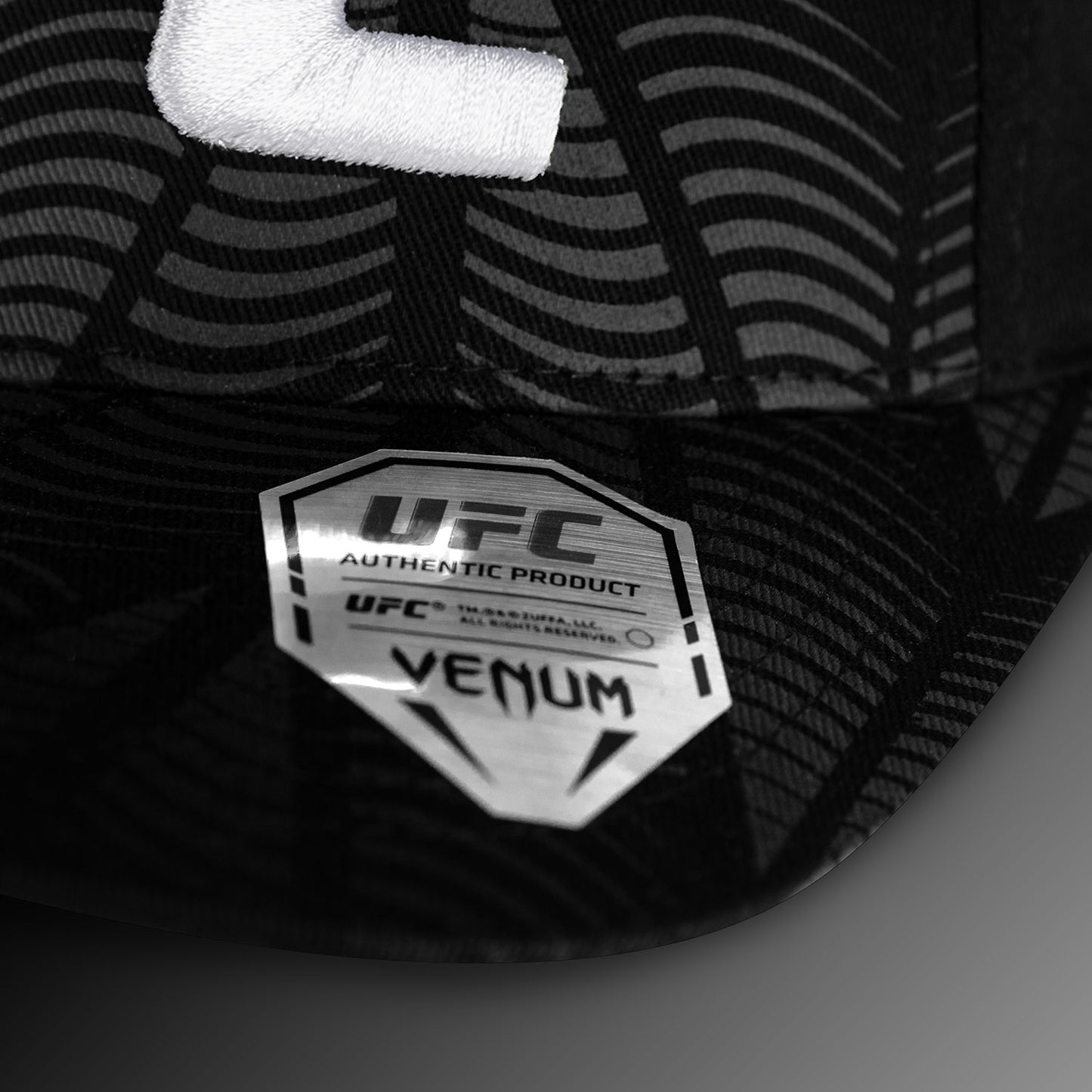 UFC Zenith by Venum 公式ファイトナイトキャップ - ブラック/ホワイト/オレンジ