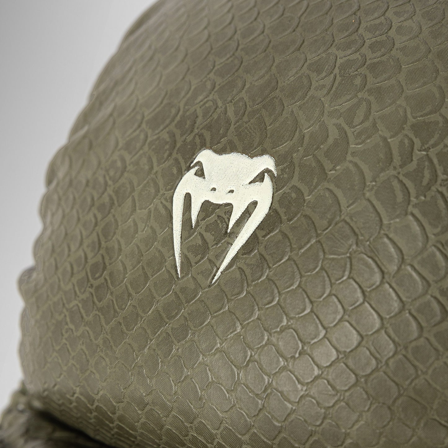 Venum Impact Evo Scales MMA スパーリンググローブ – アーミーグリーン