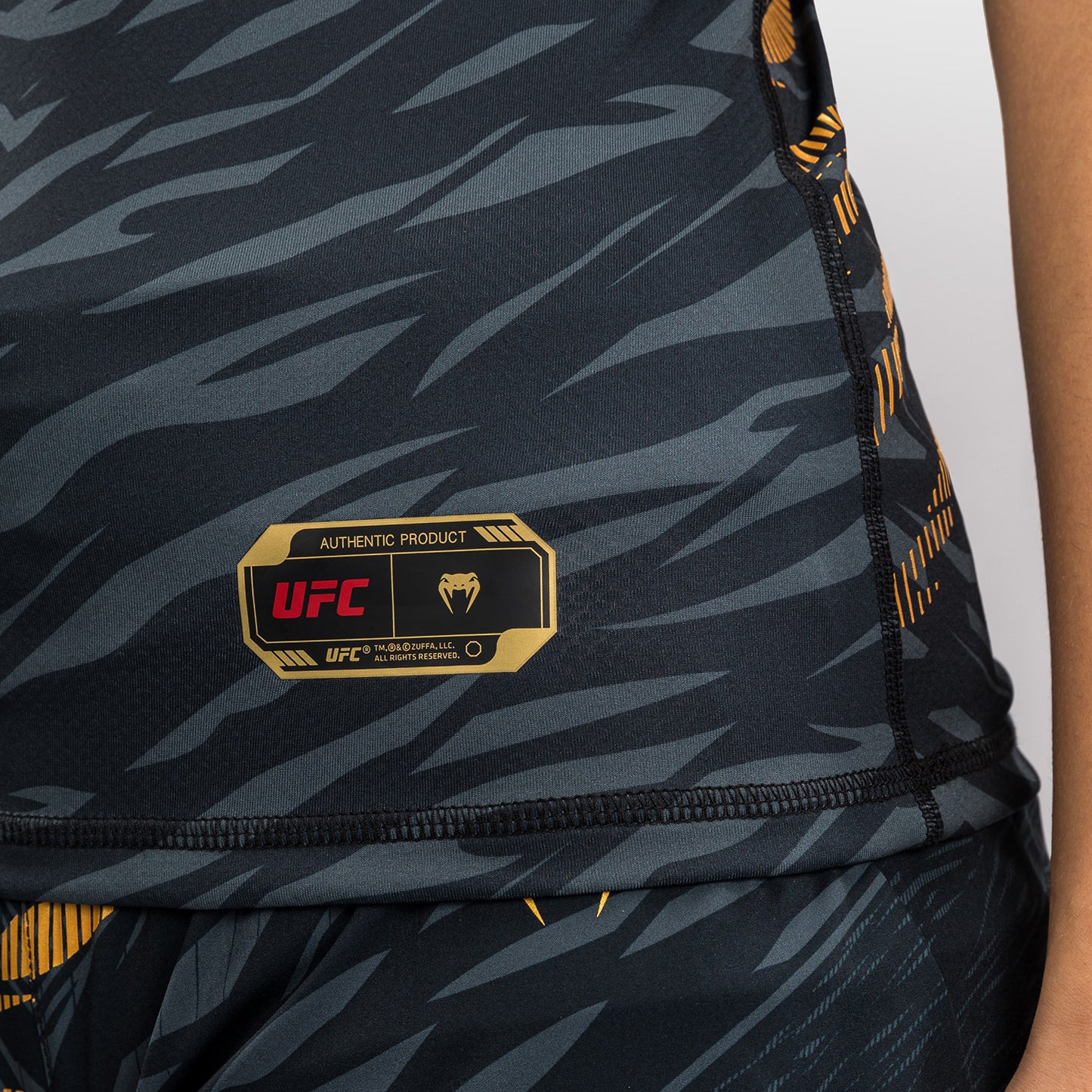 UFC Fusion by Venum Authentic Fight Night インテグレーテッドスポーツブラ(女性用) - チャンピオン