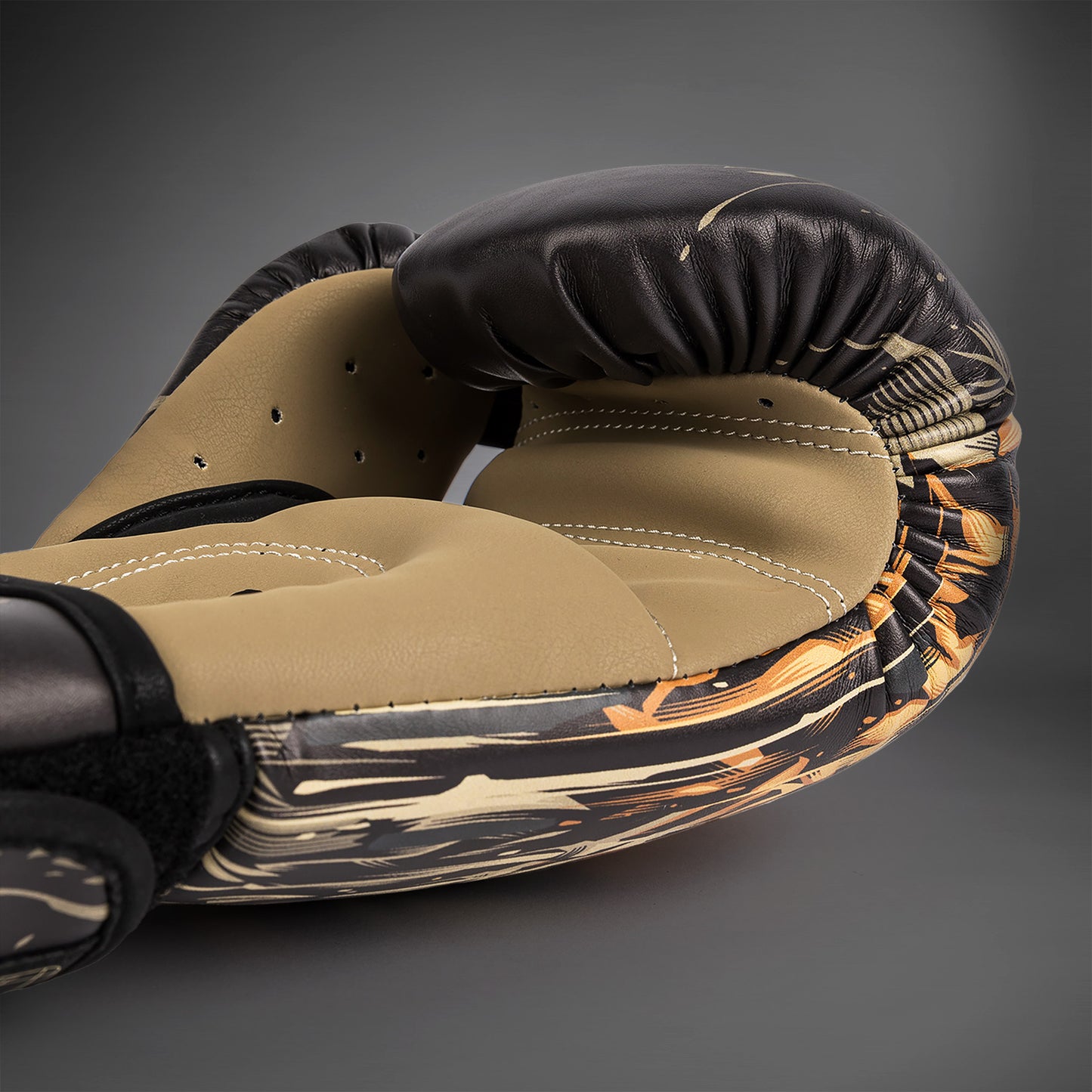 Venum Tiger キッズ ボクシンググローブ - ブラック/ネオンオレンジ