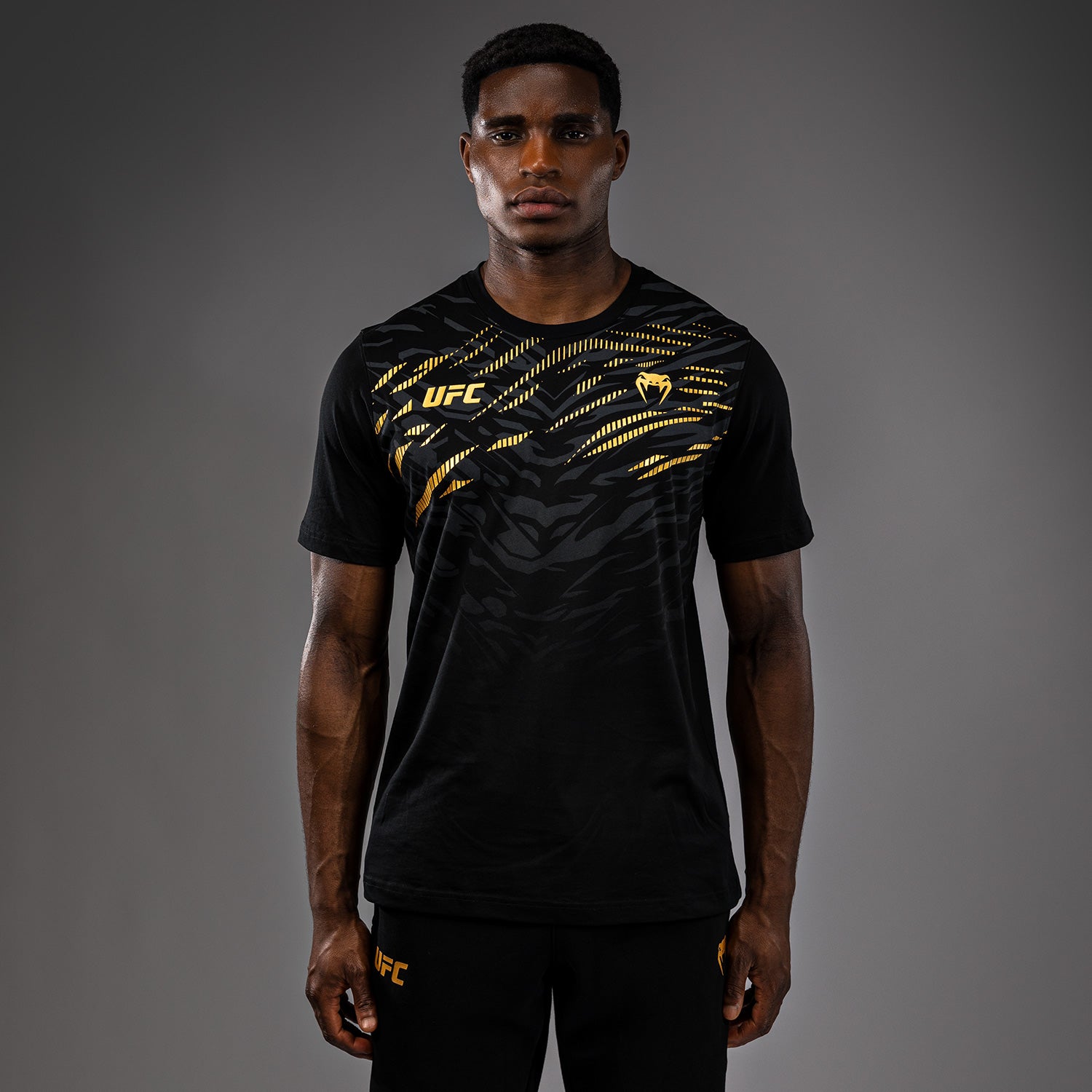 UFC×VENUM ファイトウィーク Tシャツ ブラック×ゴールド Mサイズ UFC×VENUM ファイトウィーク Tシャツ ブラック×ゴールド Mサイズ