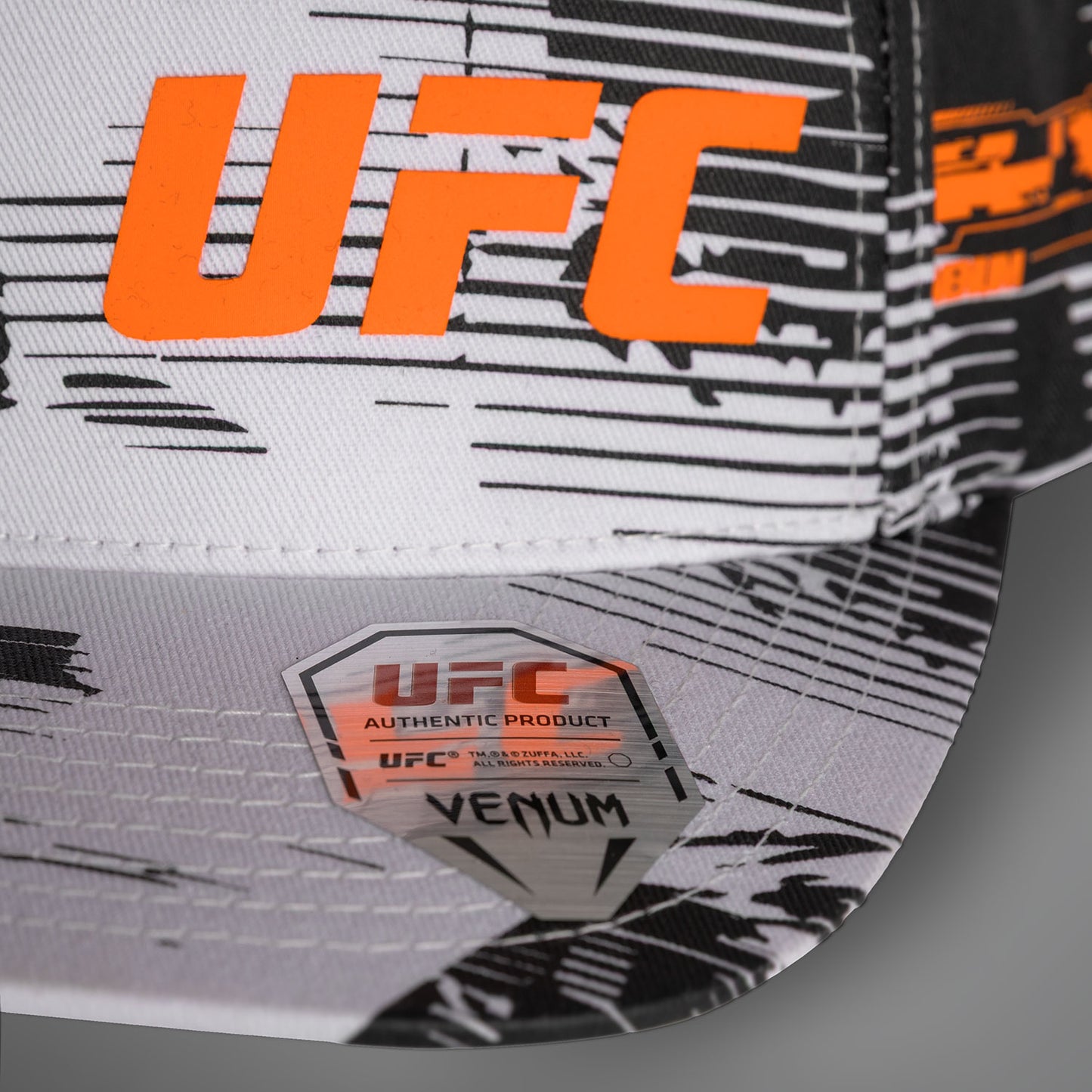 UFC Zenith by Venum ホワイト オーセンティックファイトウィーク トラッカーハット