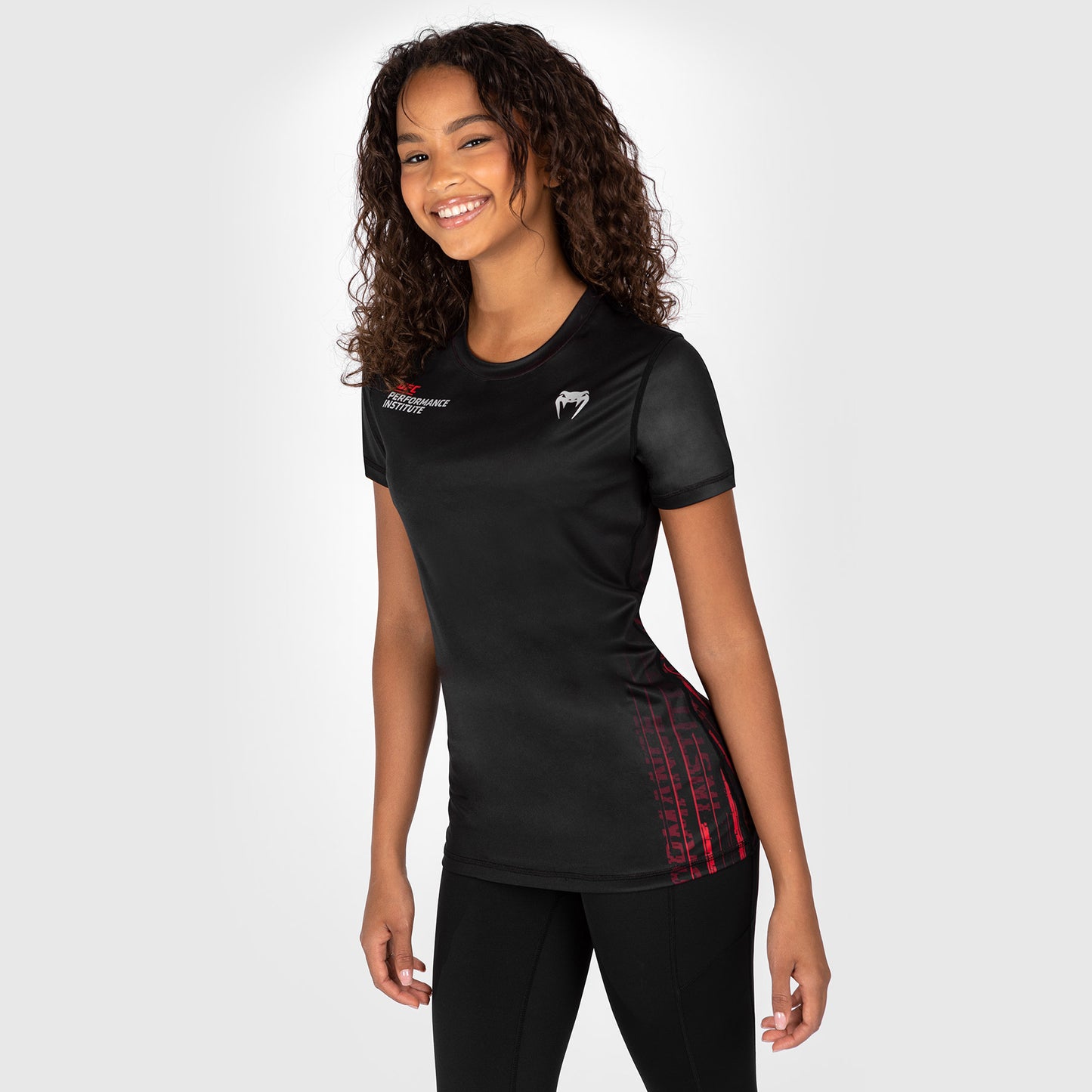 UFC Venum Performance Institute 2.0 女性用ドライテック・シャツ - ブラック/レッド