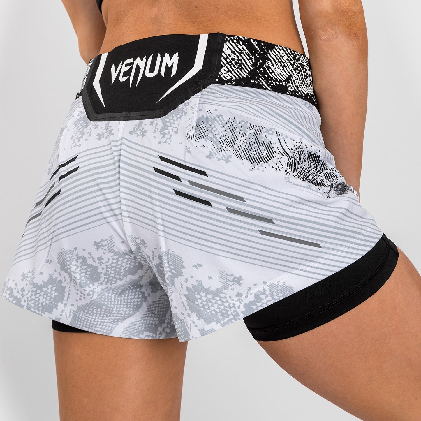 UFC Adrenaline by Venum Authentic Fight Night 女性用ファイト・ショート(ホワイト