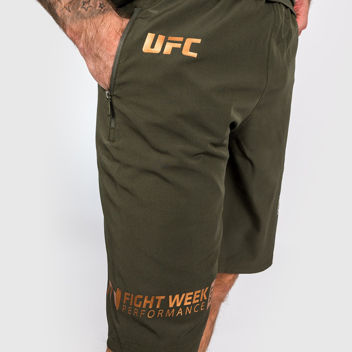 UFC Adrenaline by Venum Fight Week メンズ・パフォーマンス・ショーツ - カーキ/ブロンズ