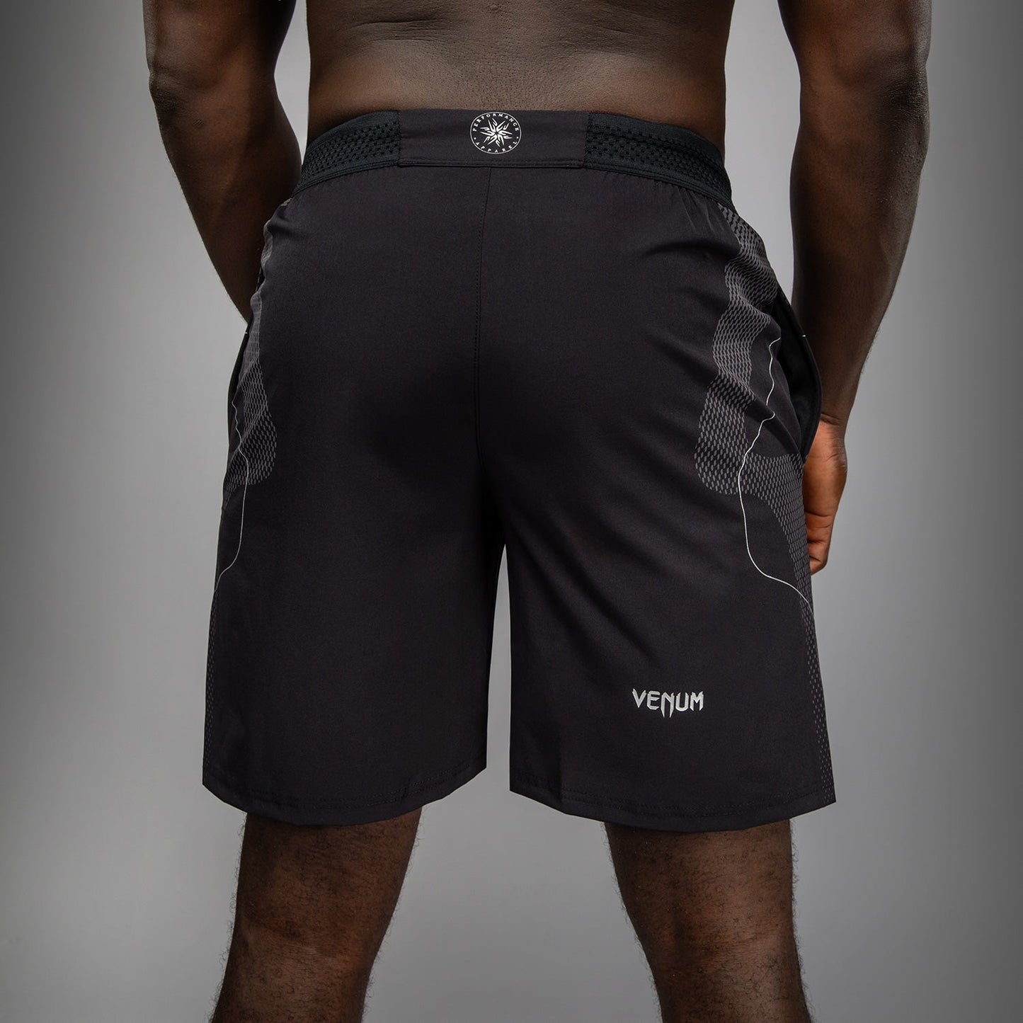 Venum Nexus トレーニングショーツ – ブラック/シルバー