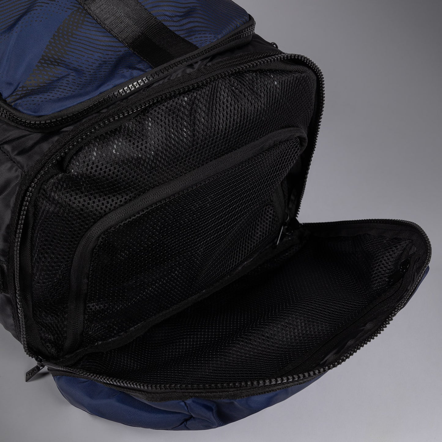 Venum Trainer ハイブリッドスポーツバッグ - ミッドナイトブルー
