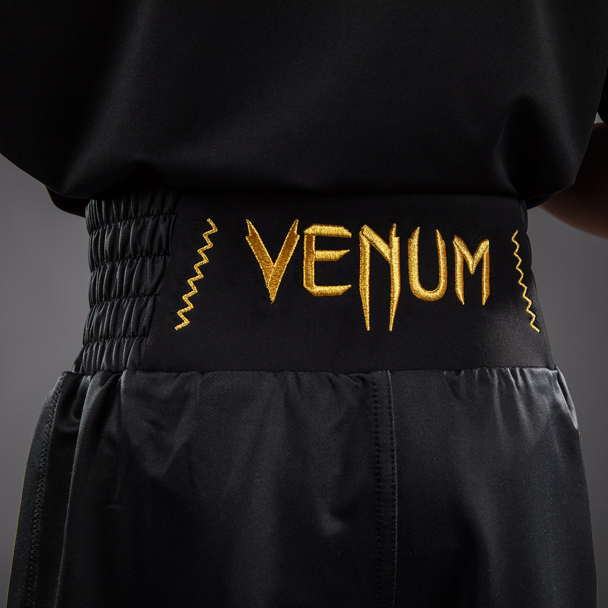 Venum Attack キッズ ボクシングショーツ - ブラック/ゴールド