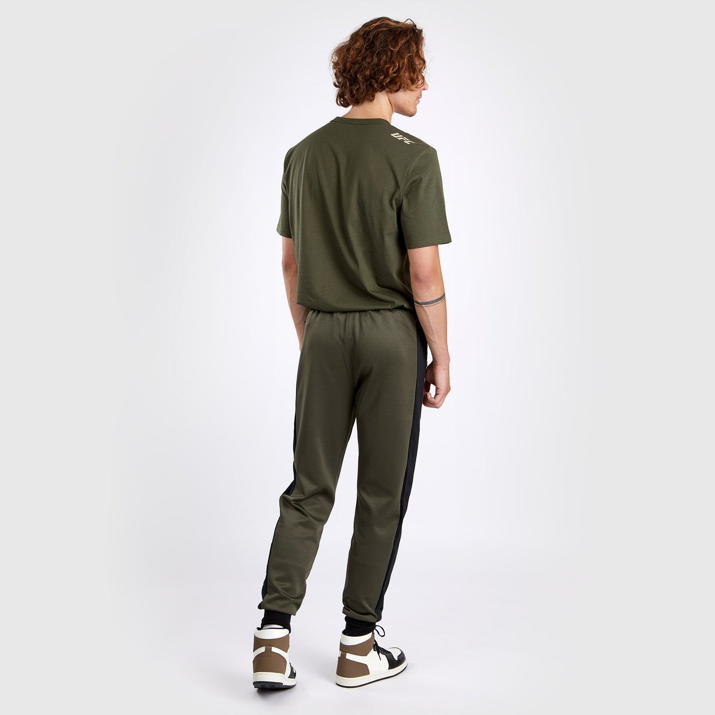 UFC Adrenaline by Venum Fight Week メンズ・パフォーマンス・ジョギング・パンツ(カーキ/ブロンズ