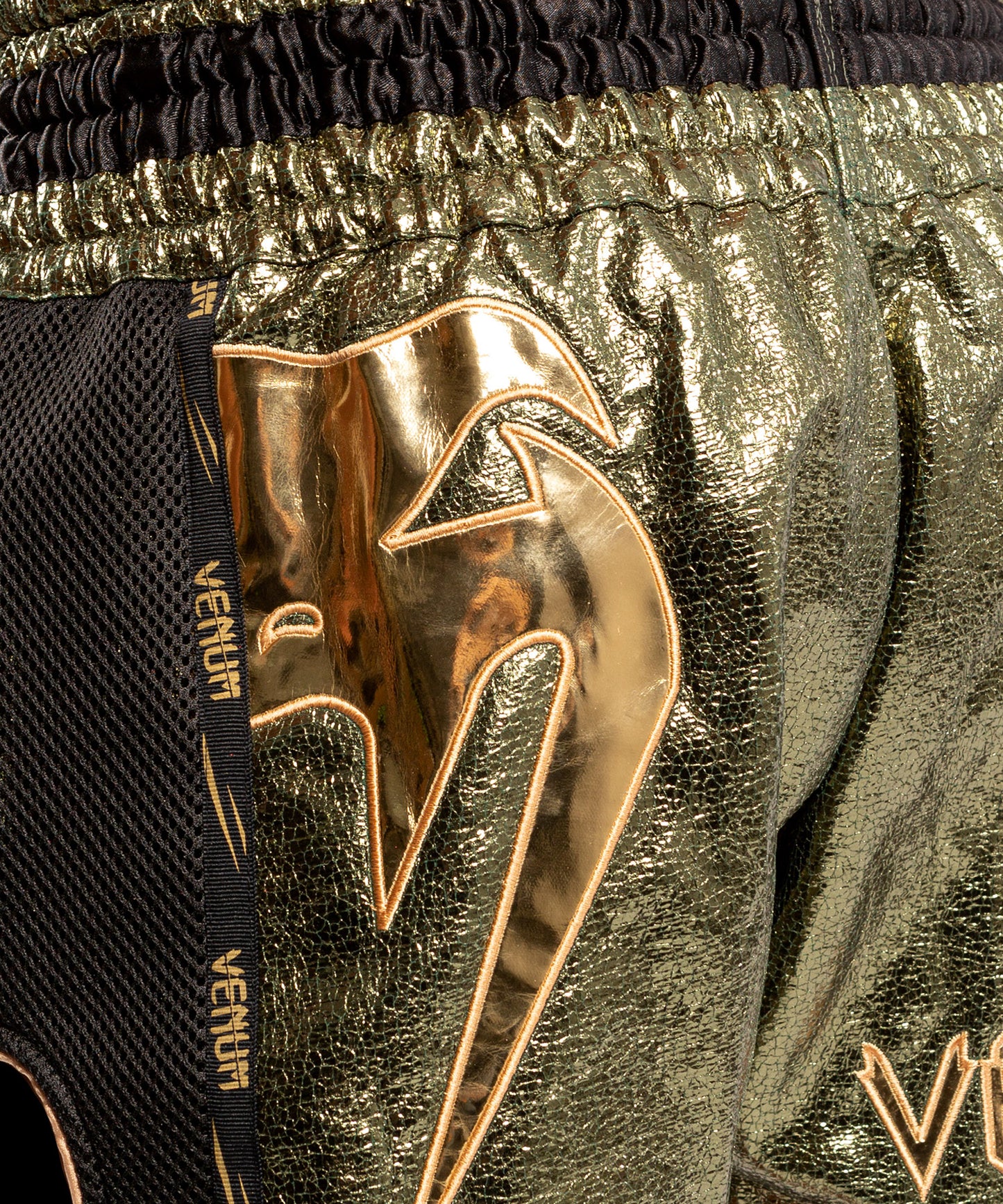 Venum Giant Foil ムエタイショーツ