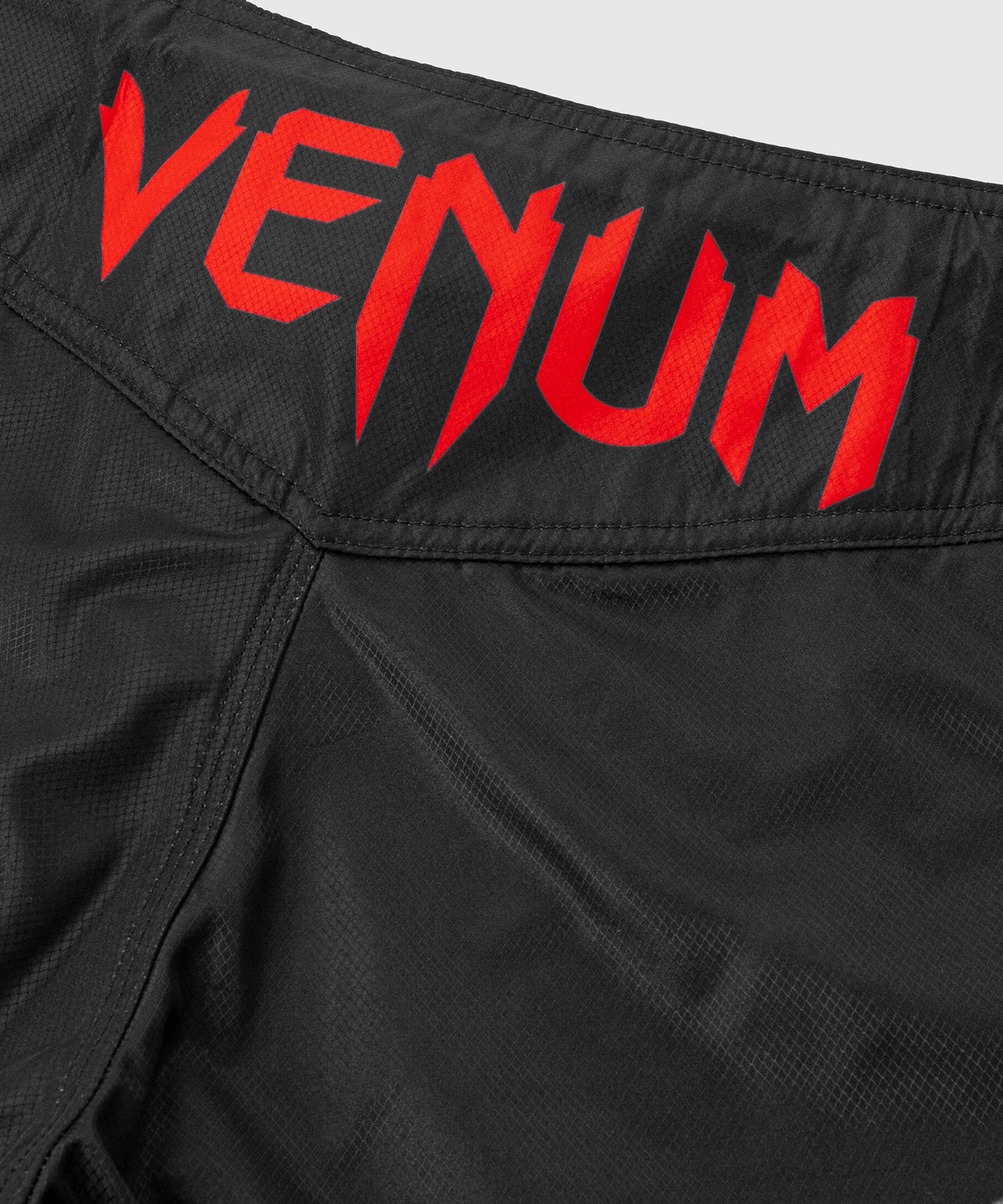 Venum Light 3.0 ファイトショーツ - ブラック/レッド