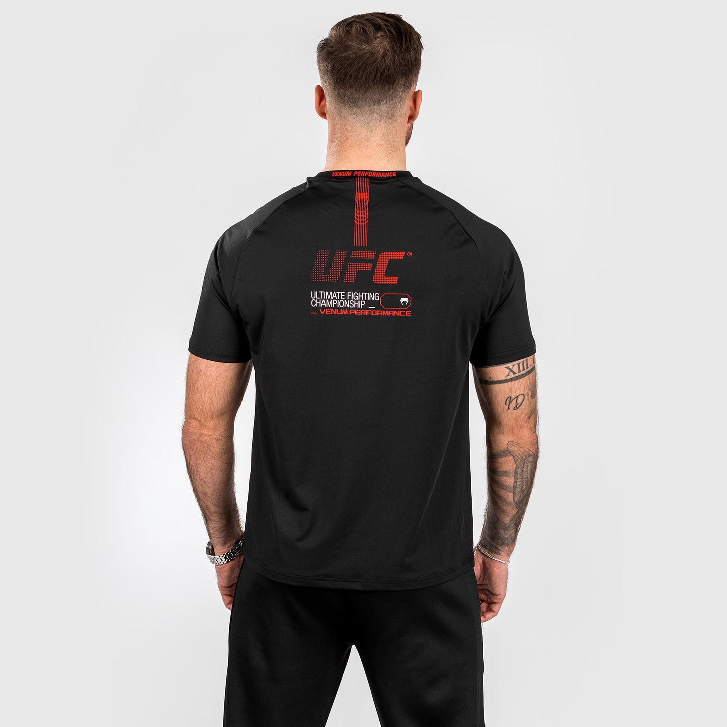 UFC Adrenaline by Venum Fight Week メンズ・ドライテックTシャツ - ブラック