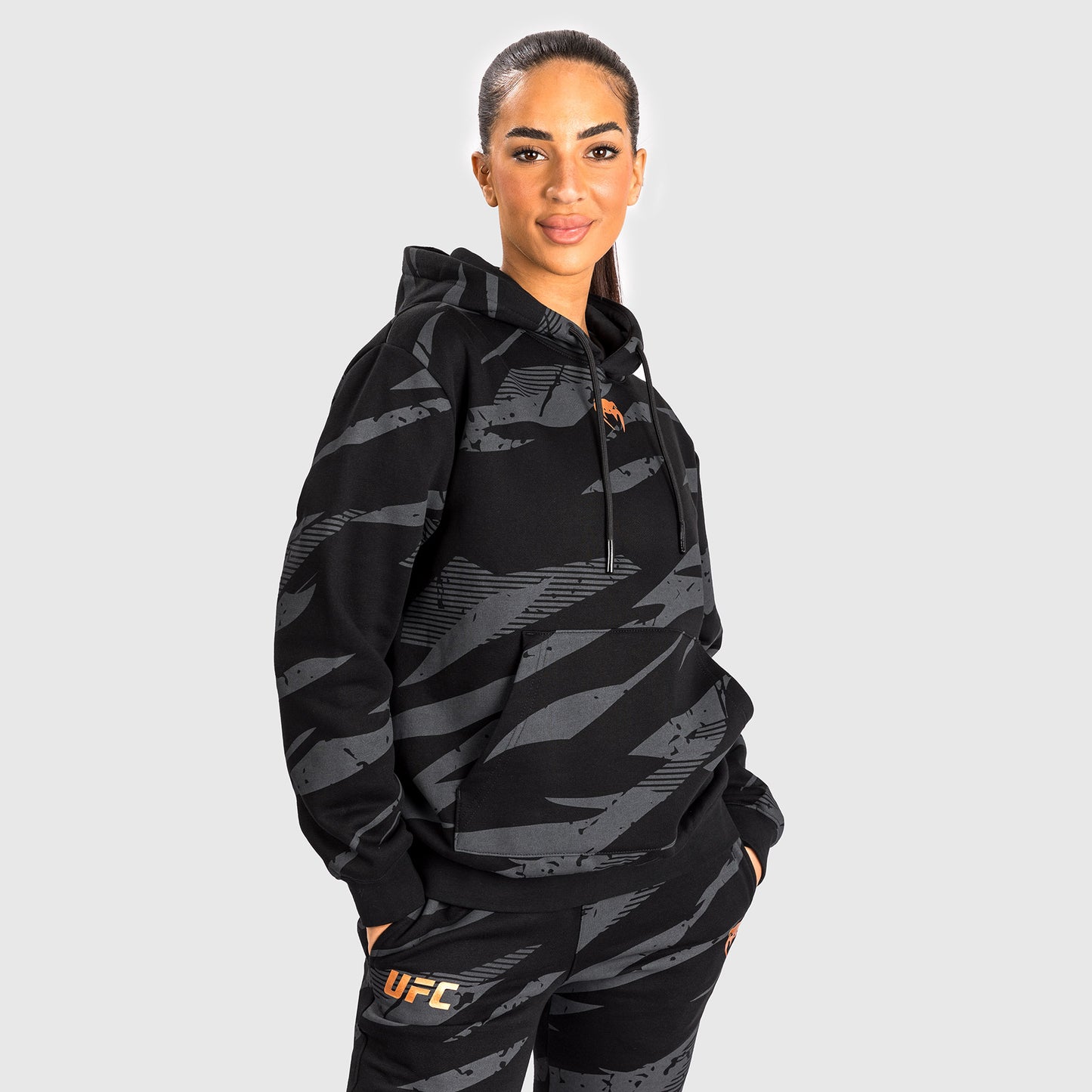UFC Adrenaline By Venum Fight Week - 女性用プルオーバーパーカー - Urban Camo