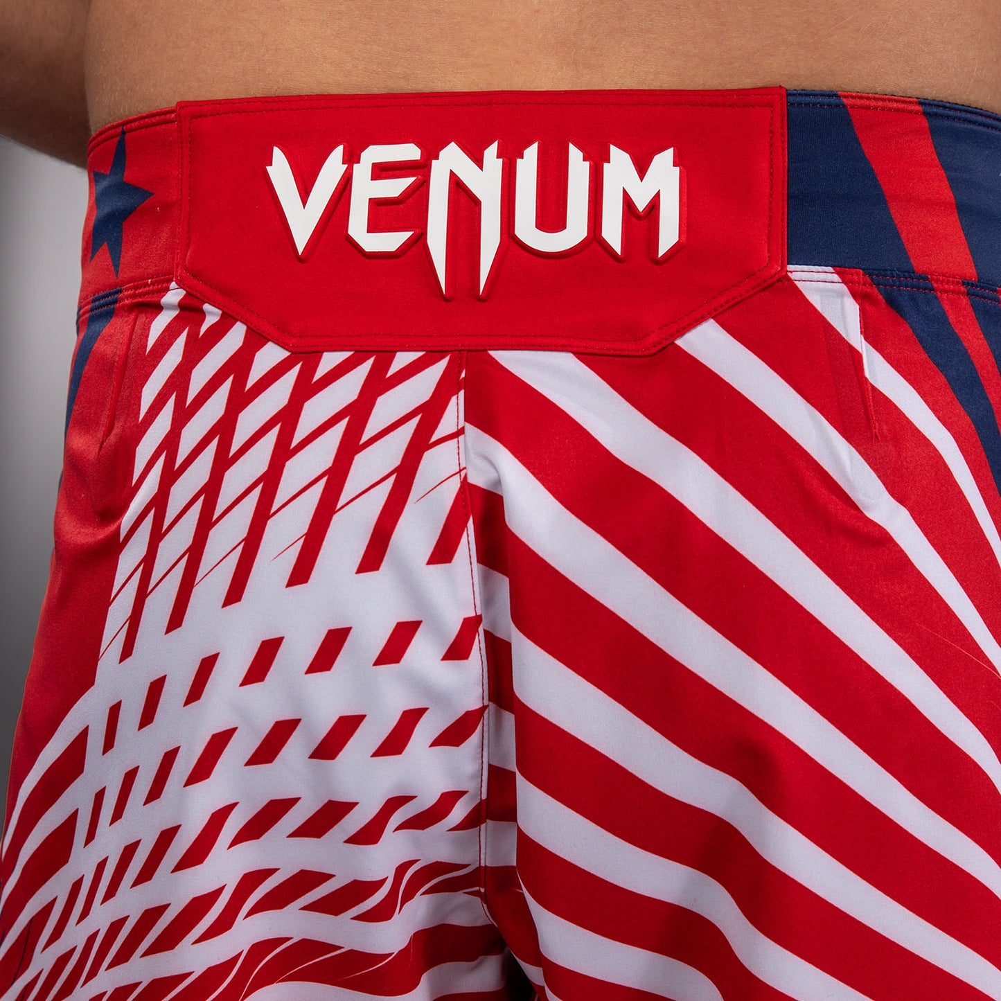 UFC Freedom 250 by Venum メンズ Custom Authentic Fight Night ファイトショーツ ショートフィット - レッド