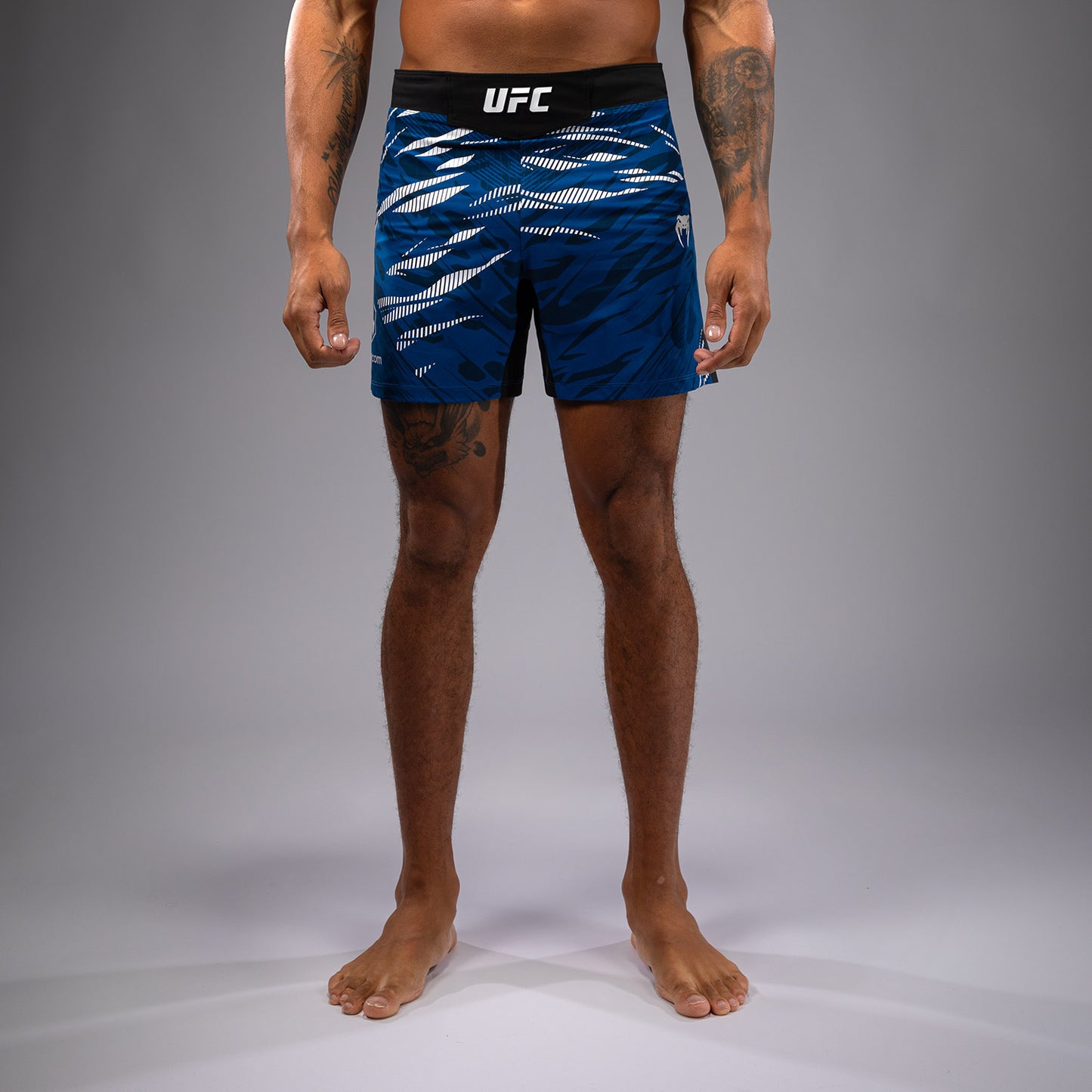 UFC Fusion by Venum Authentic Fight Night レスリングショーツ（男性用、フィットコルト） - ブルー