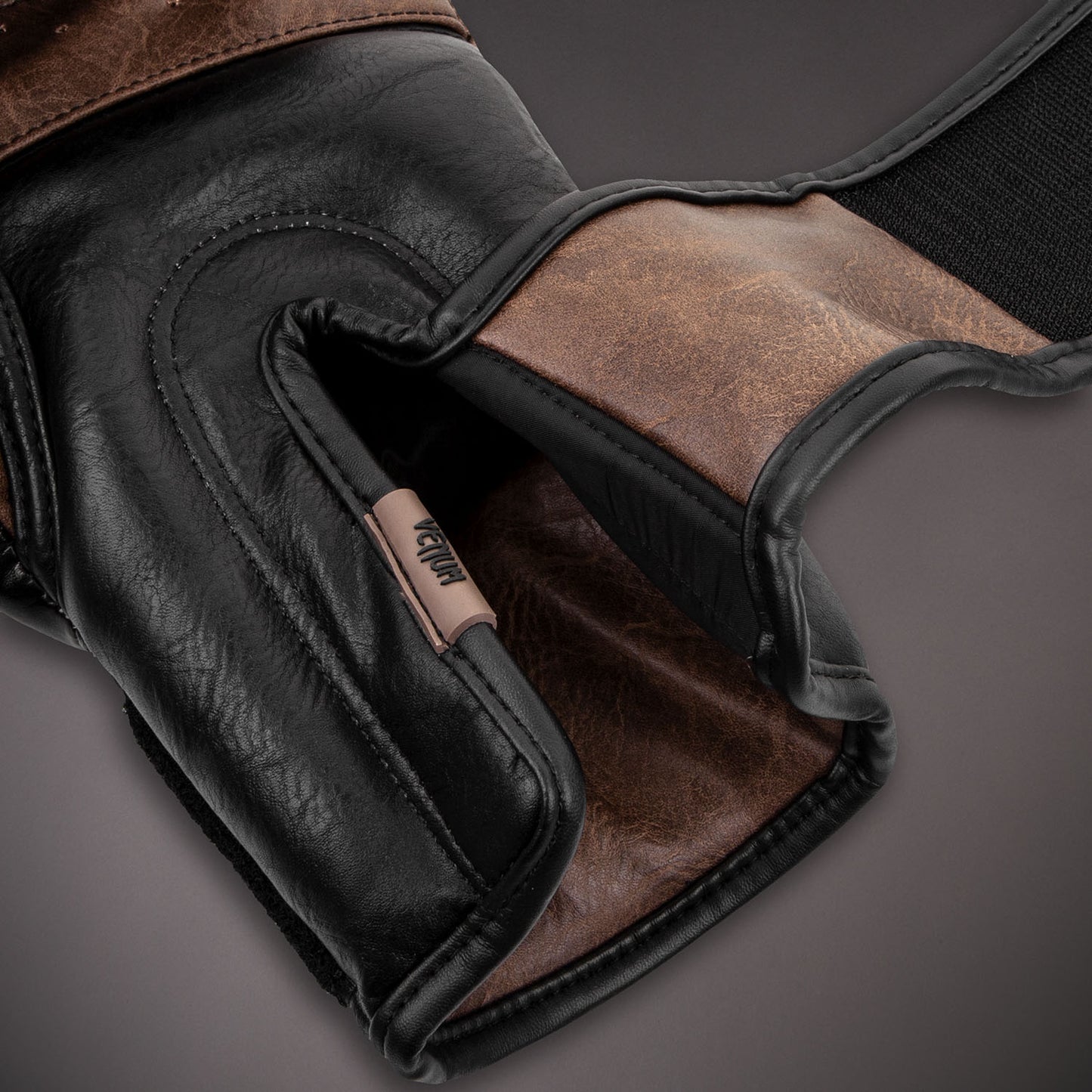 Venum Impact ボクシンググローブ