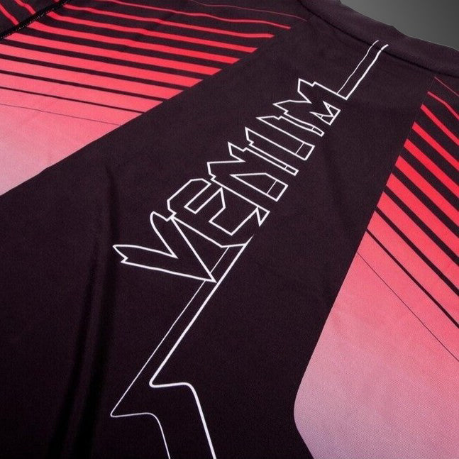 Venum Sharp 3.0 ドライテックTシャツ – ブラック/レッド