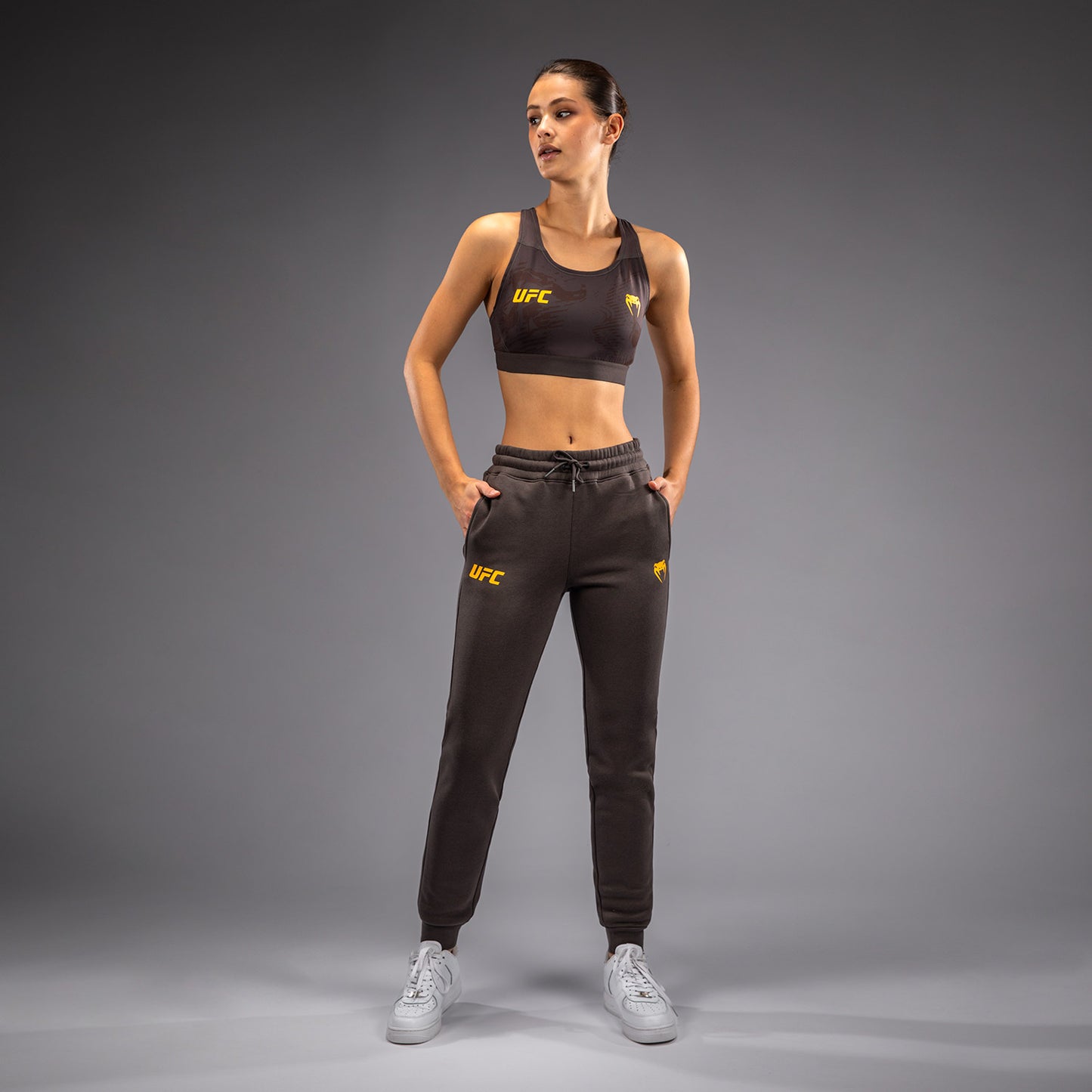 UFC Fusion by Venum Fight Week コットンパンツ（女性用） - アーセンブラウン