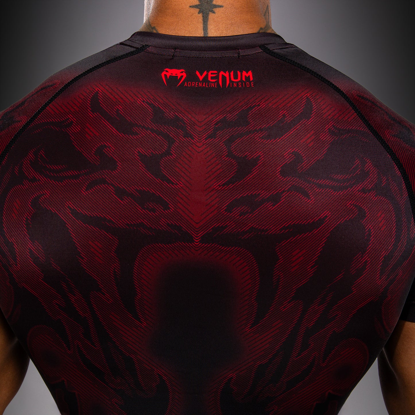 Venum Spectre 半袖ラッシュガード ブラック/レッド