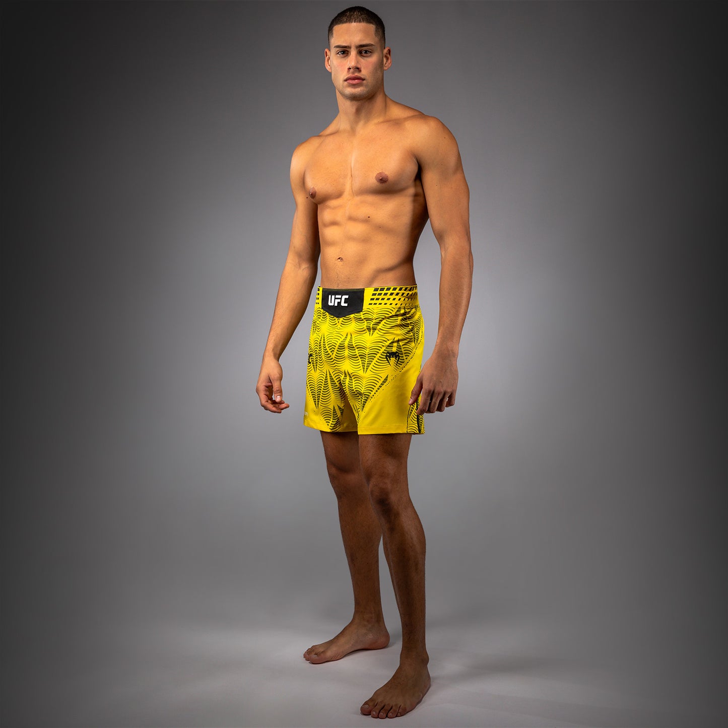 UFC Zenith by Venum Authentic Fight Night ショートフィットファイトショーツ メンズ - イエロー