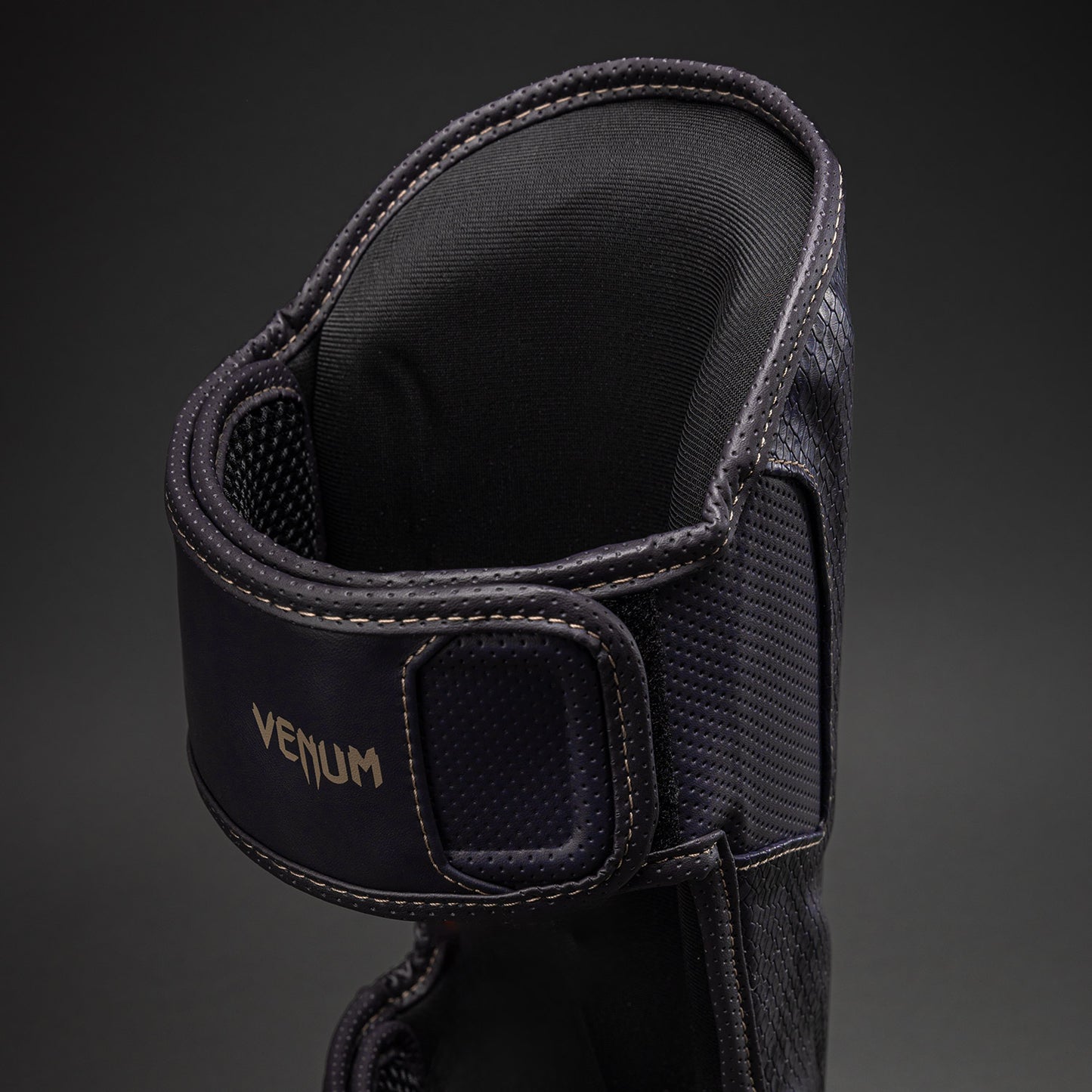 Venum Impact Evo Scales シンガード – ダークパープル