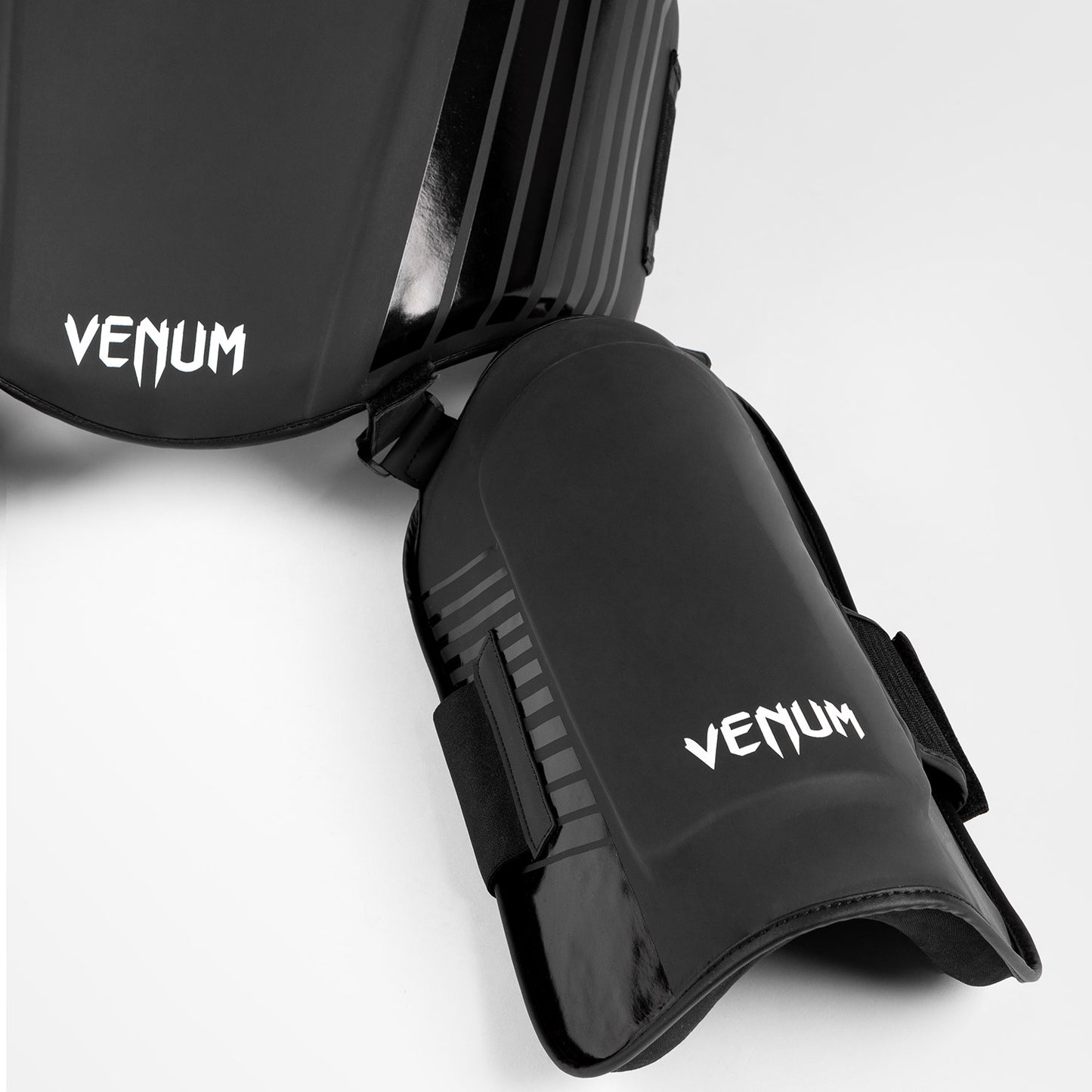 Venum Challenger ベリー＆レッグプロテクター - ブラック/ホワイト