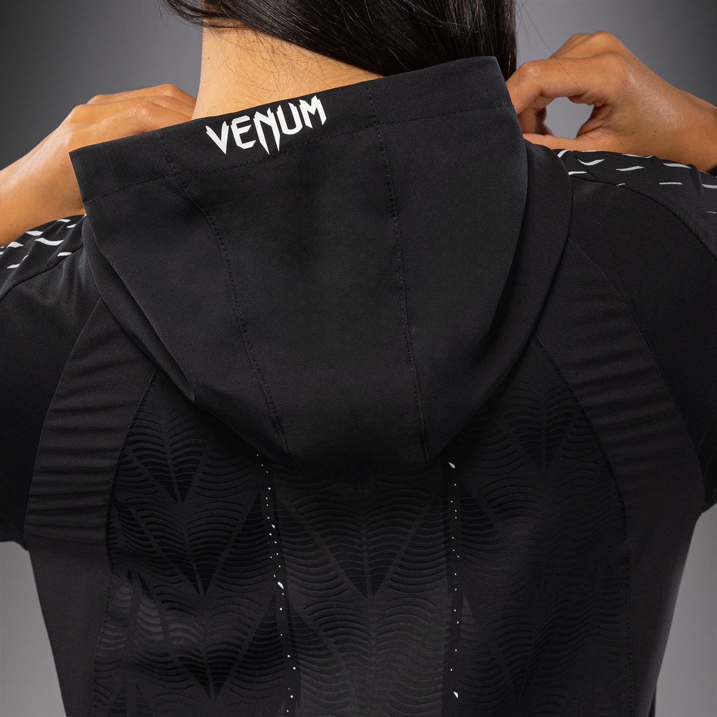 UFC Zenith by Venum Authentic Fight Night ウォークアウトパーカー レディース - ブラック