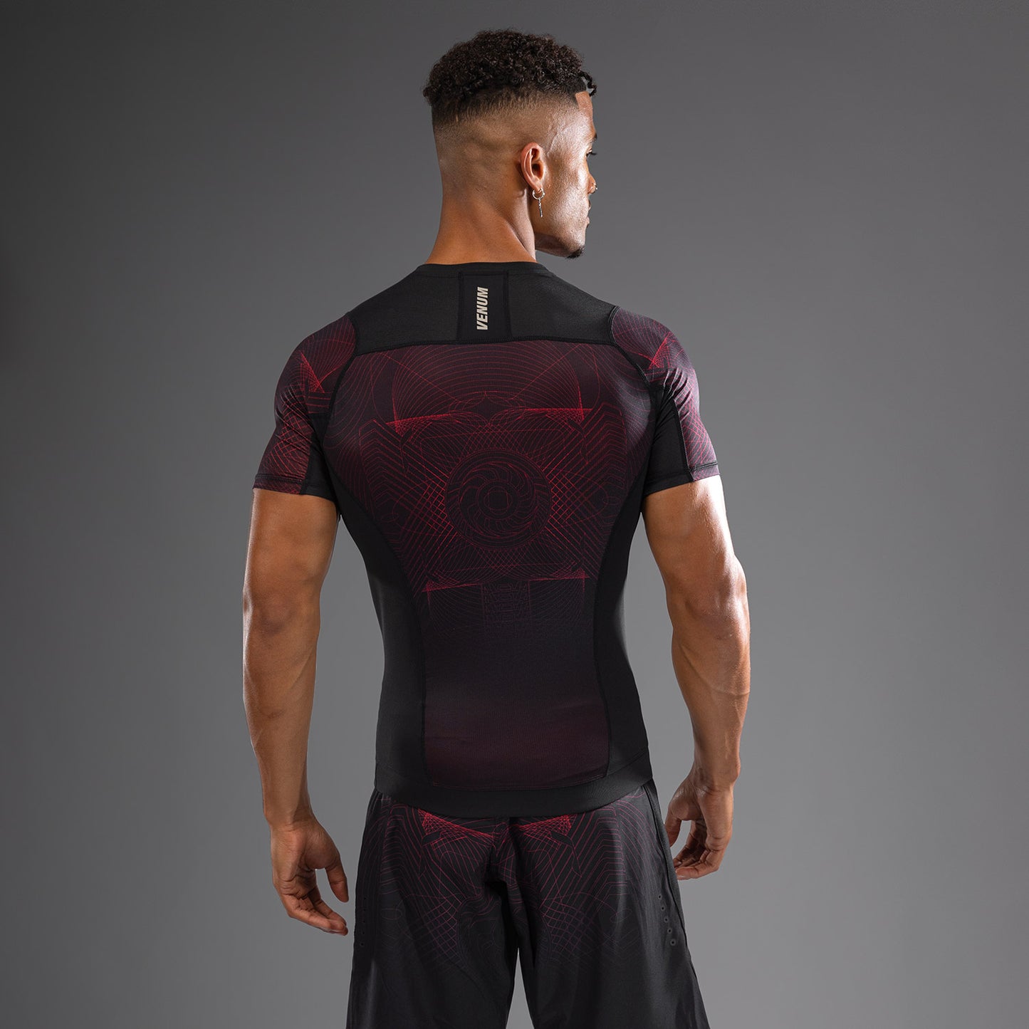 Venum G-Fit Air 半袖ラッシュガード メンズ - ディープブラック/ファイヤーレッド