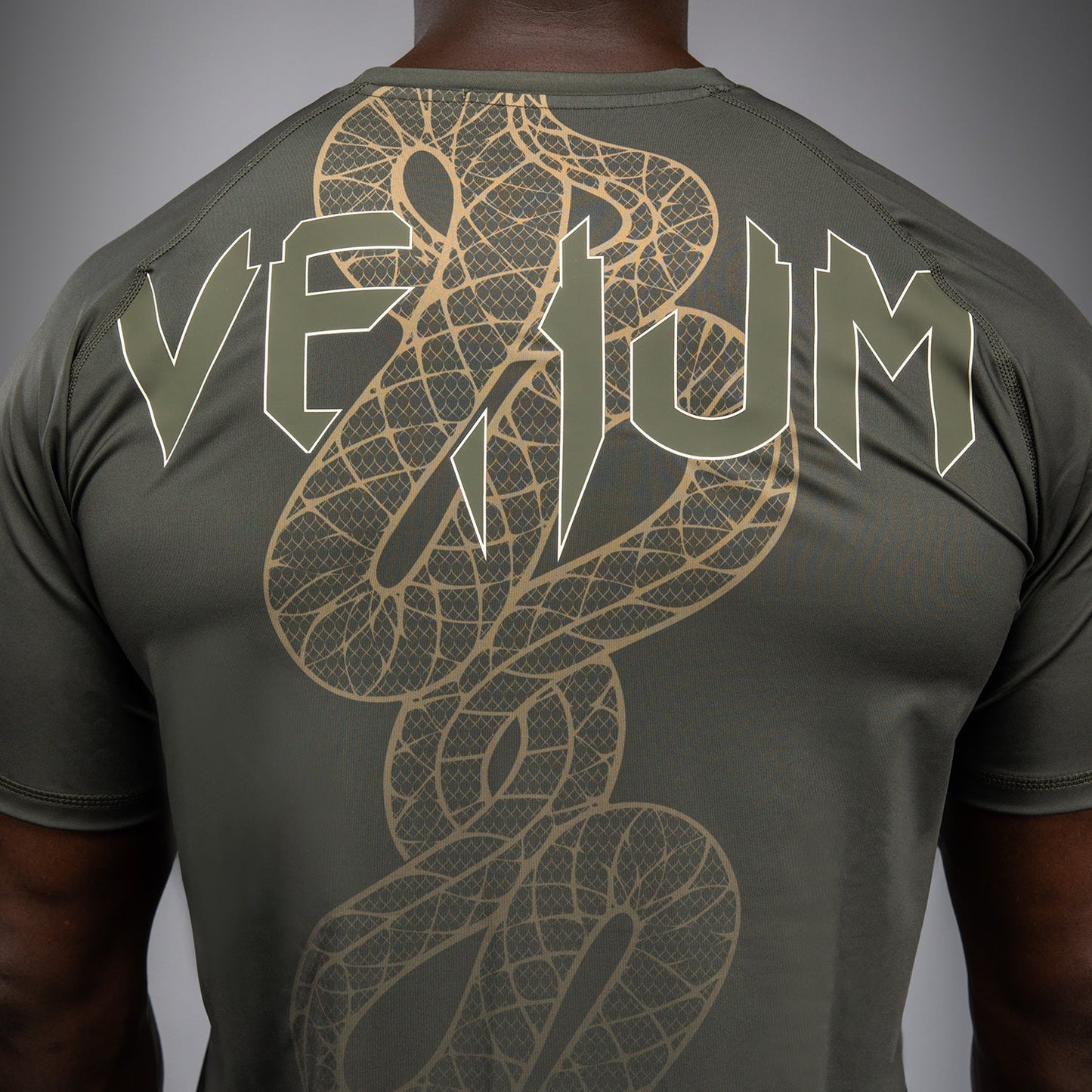 Venum Serpenti Dry Tech Tシャツ – カーキ/ブロンズ/アイボリー