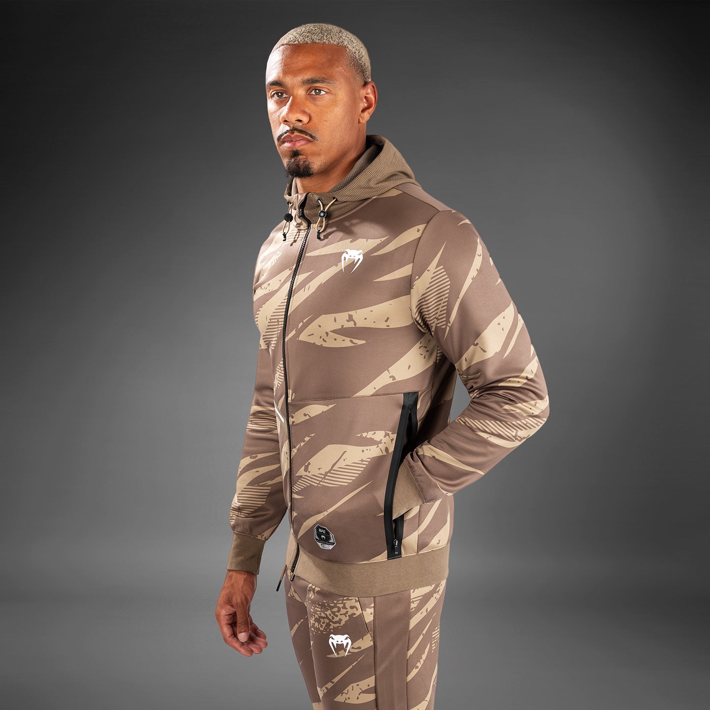 UFC Adrenaline By Venum Fight Week メンズジップアップパーカー - Desert Camo