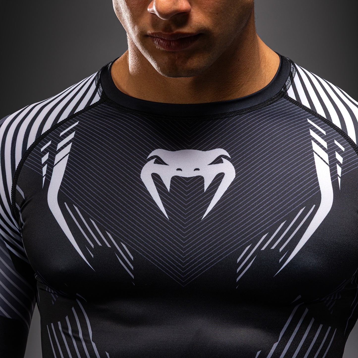 Venum No-Gi 6.0 長袖ラッシュガード ブラック/ホワイト
