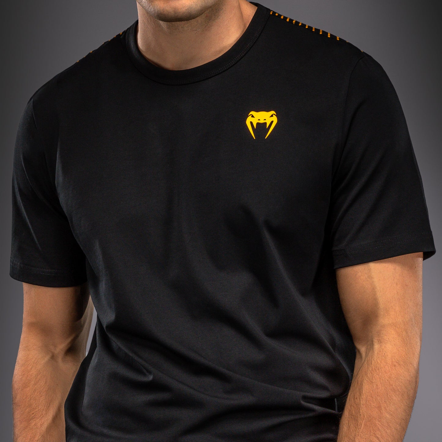 Venum Quetzal Fury Tシャツ - ブラック/フューリーレッド/タンジェリン