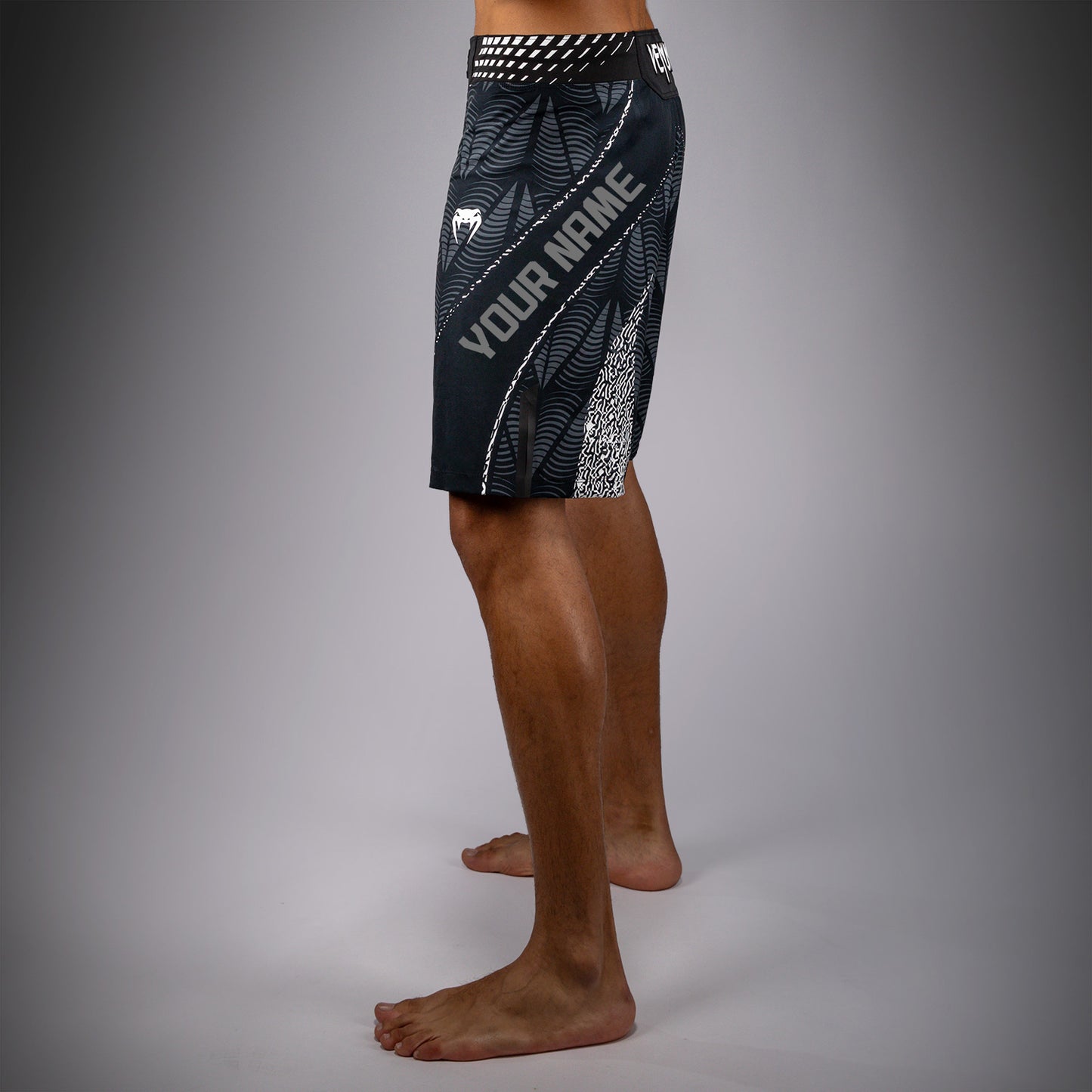 UFC Zenith by Venum Authentic Fight Night ロングフィットファイトショーツ メンズ - ブラック
