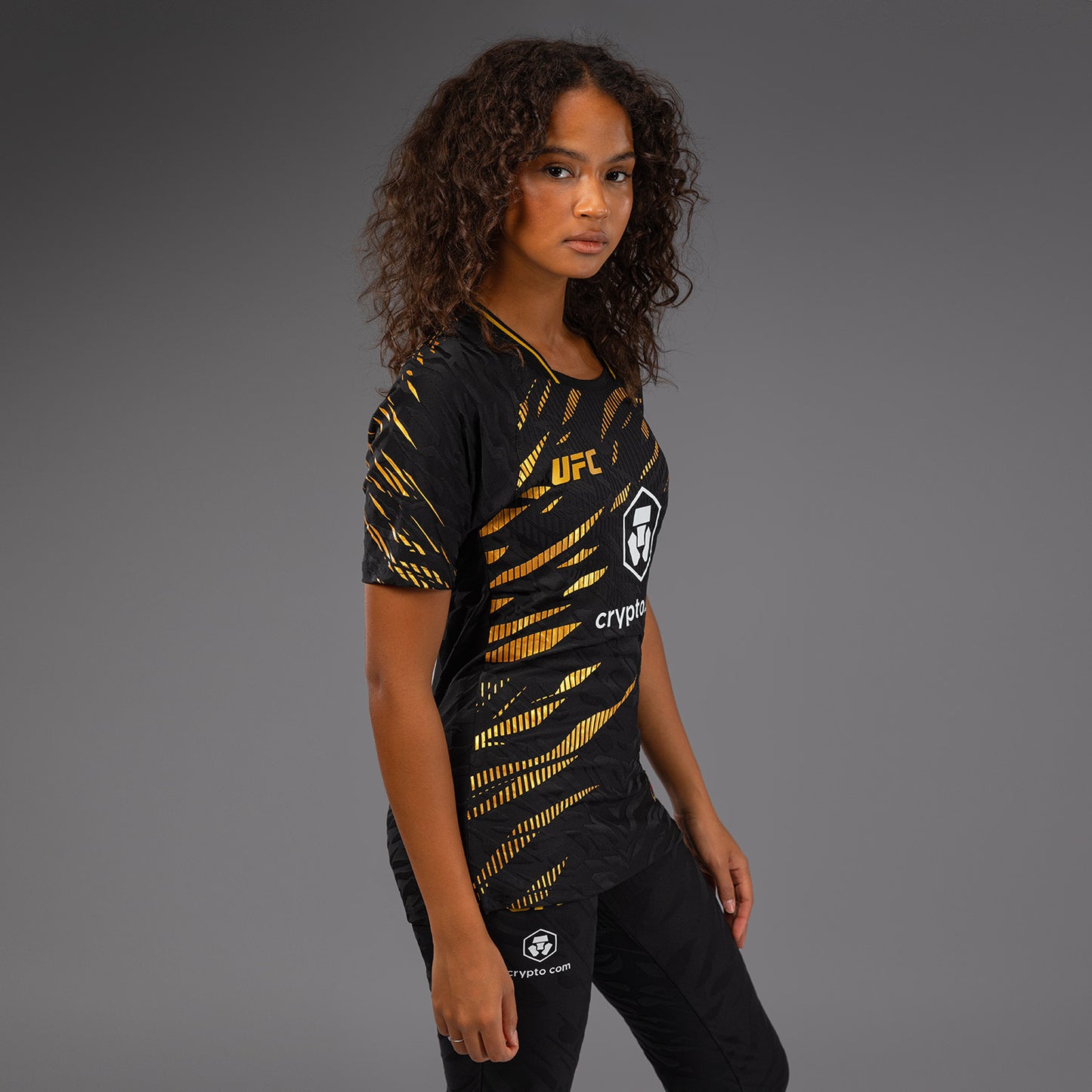UFC Fusion by Venum Authentic Fight Night レースTシャツ（女性用） - チャンピオン