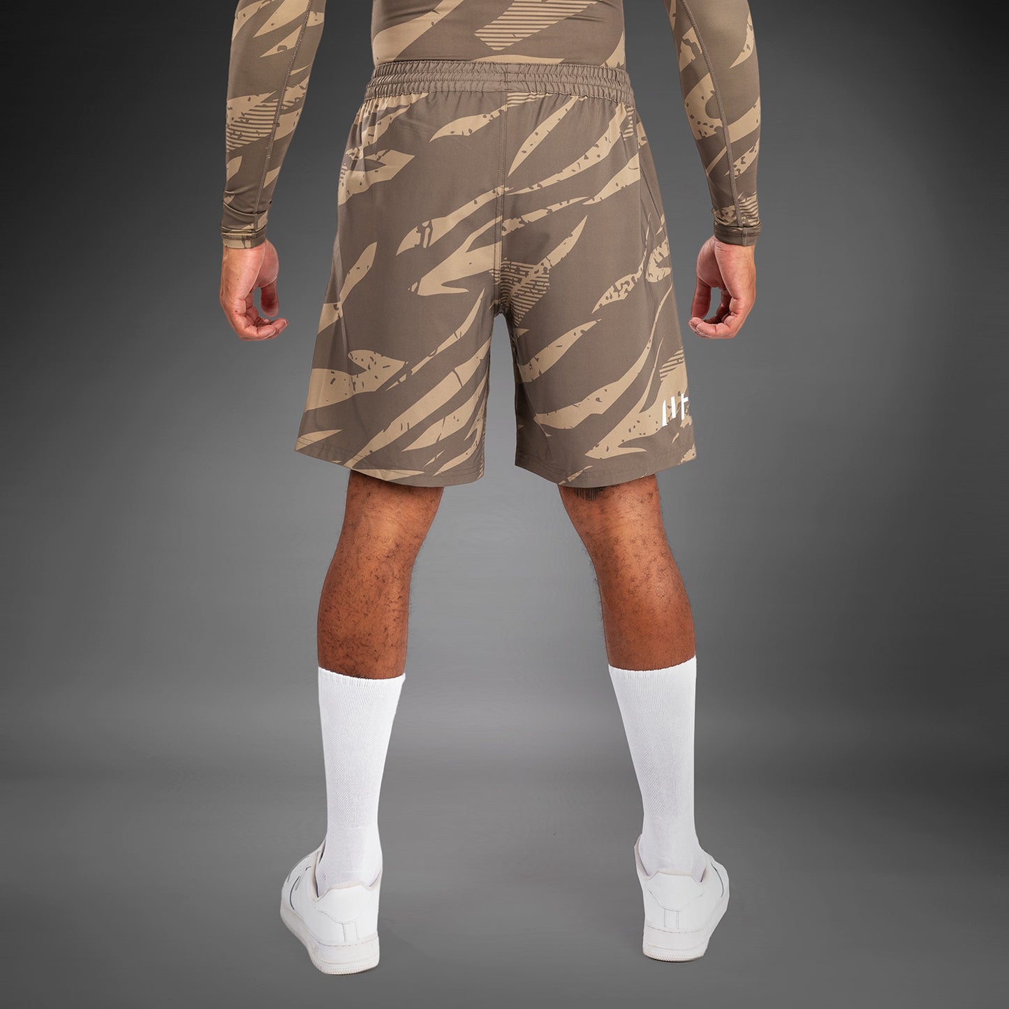 UFC Adrenaline By Venum Fight Week Performance メンズショーツ - Desert Camo