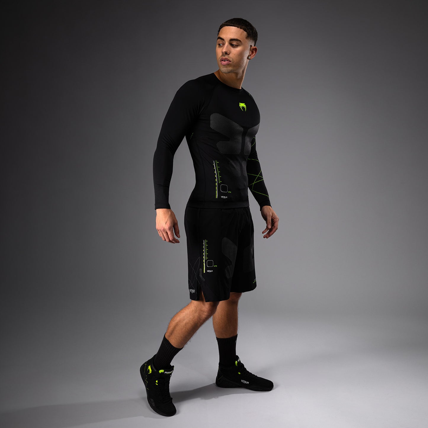 Venum Training Camp 4.0 メンズ・ロングスリーブ・ラッシュガード - ブラック／ネオングリーン