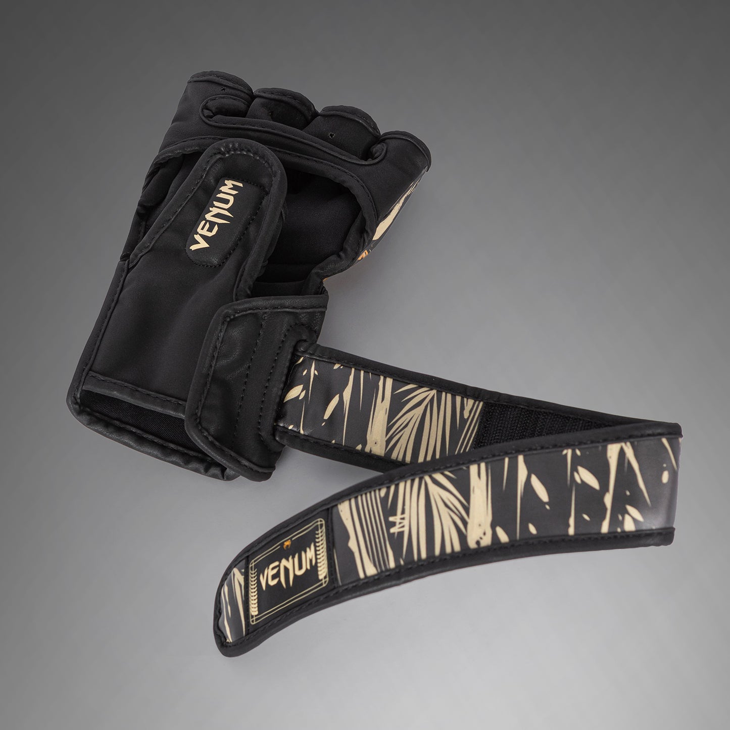 Venum Tiger MMA グローブ - ブラック/ネオンオレンジ