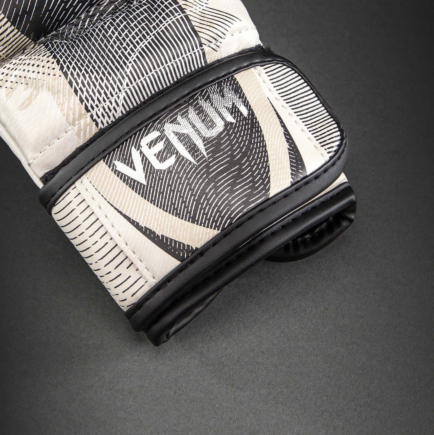 Venum Galactic 3.0 スパーリンググローブ - オフホワイト/ブラック