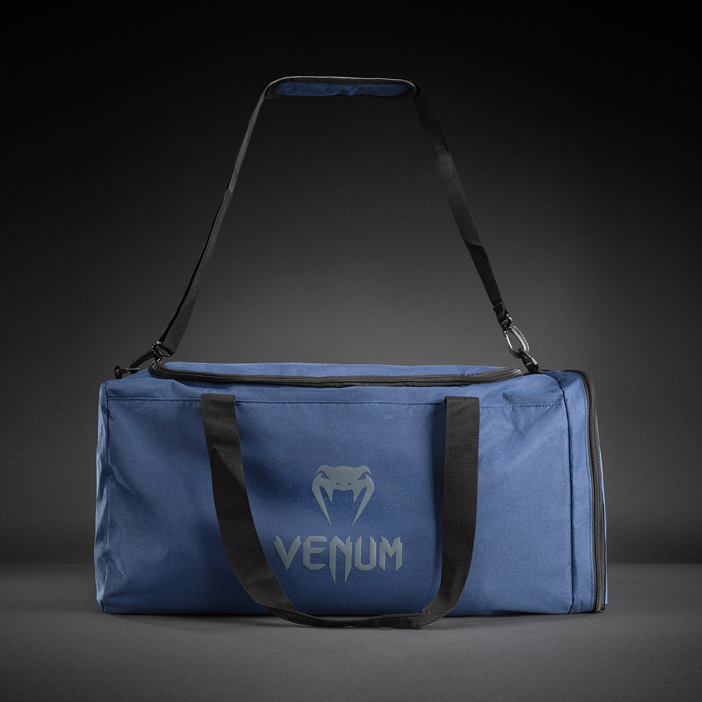 Venum Essential スポーツバッグ (61L) - ネイビーブルー