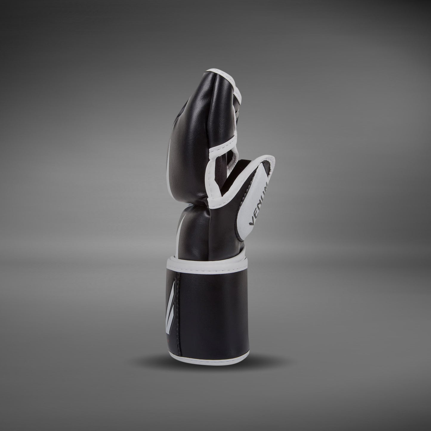 Venum Challenger MMA グローブ - ブラック