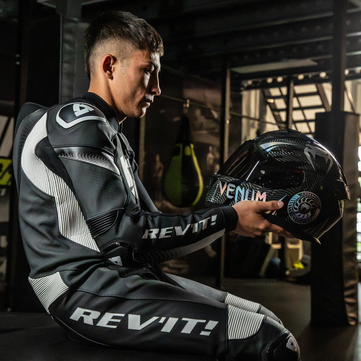 Venum x Shark D-SKWAL 3 モーターサイクルヘルメット – ブラッククロームアンスラサイト